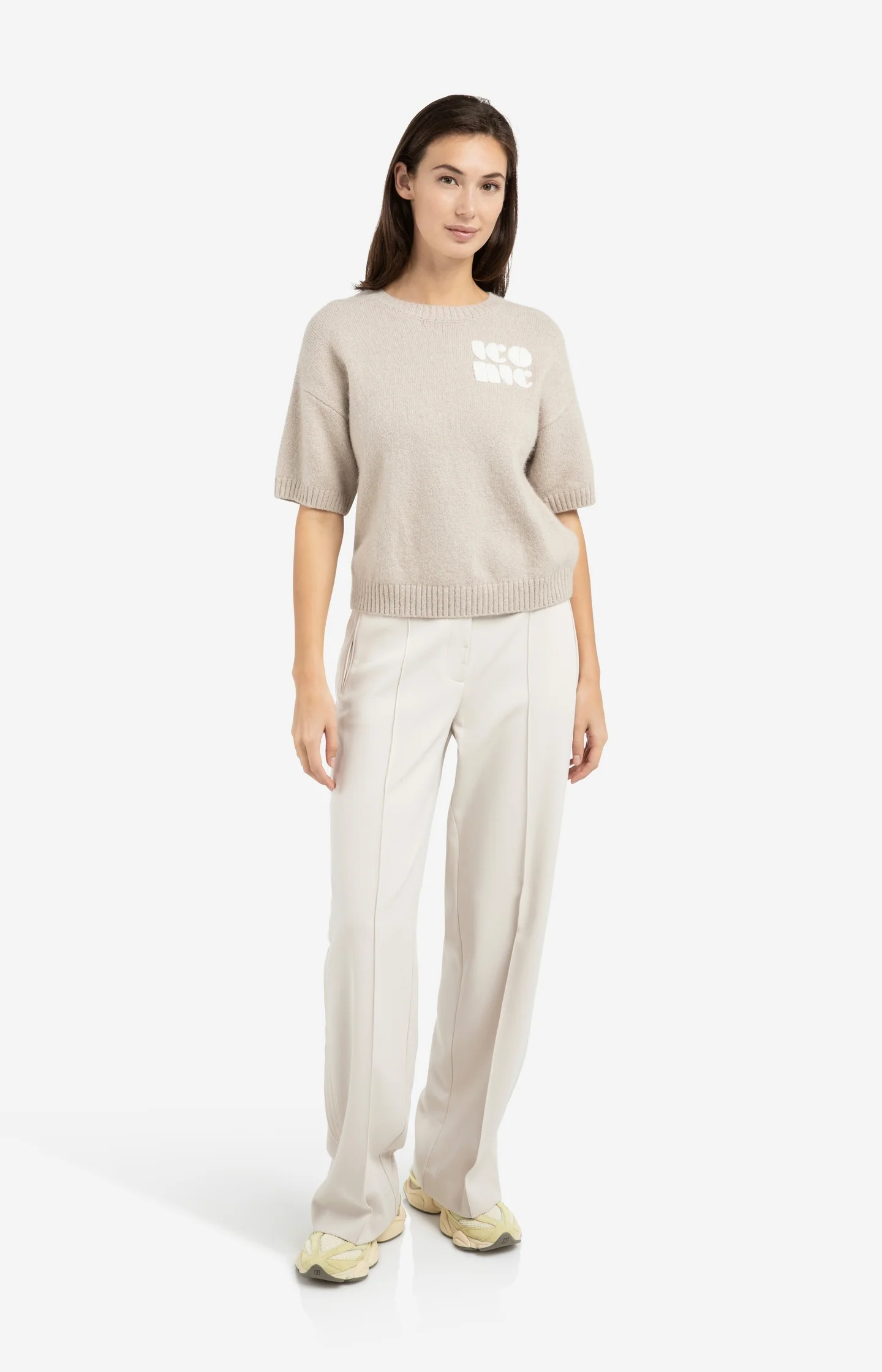 Knitted short sleeve sweater with artwork - Image 5