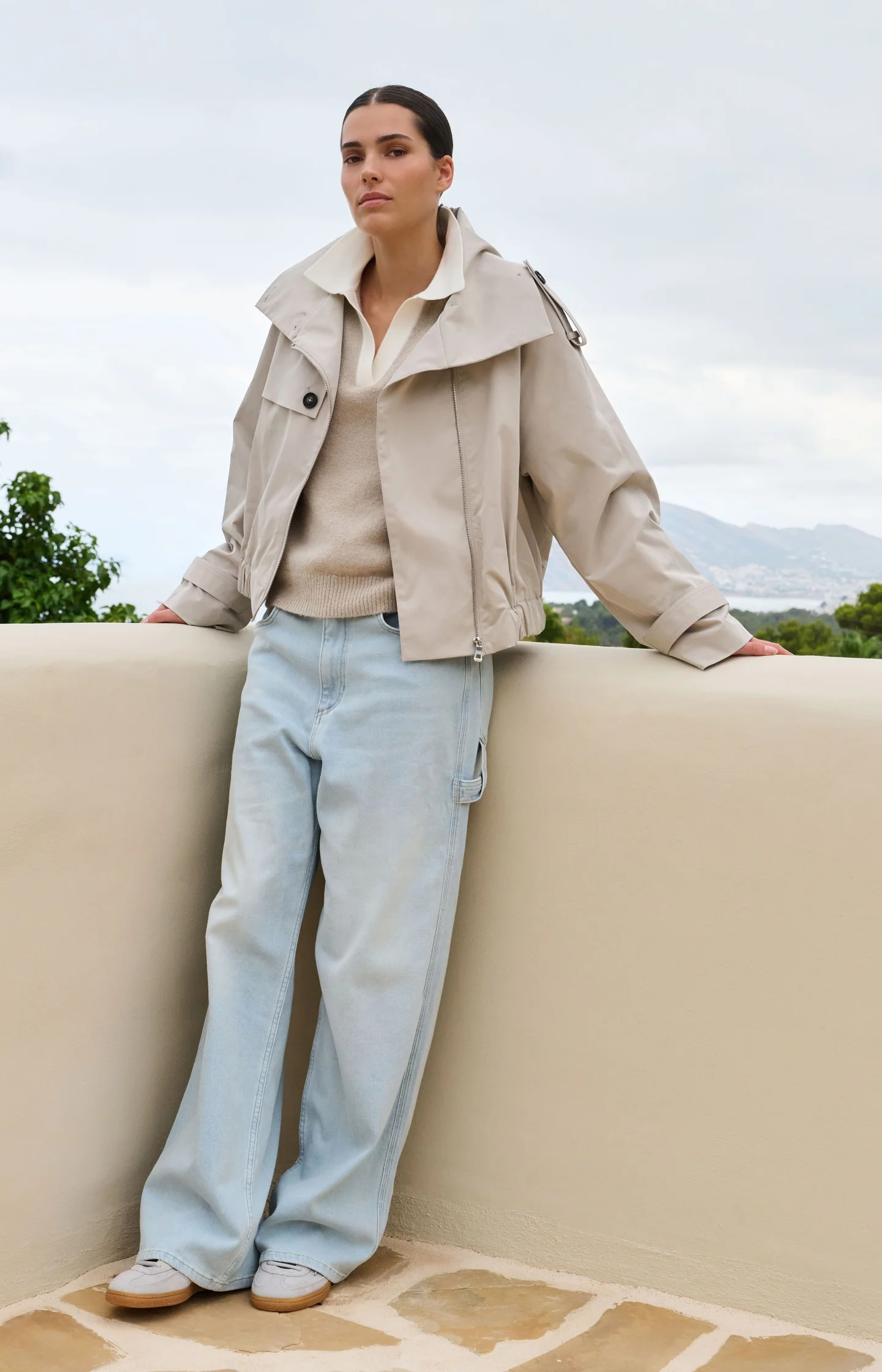 Knitted short-sleeve sweater with contrast collar - Image 6