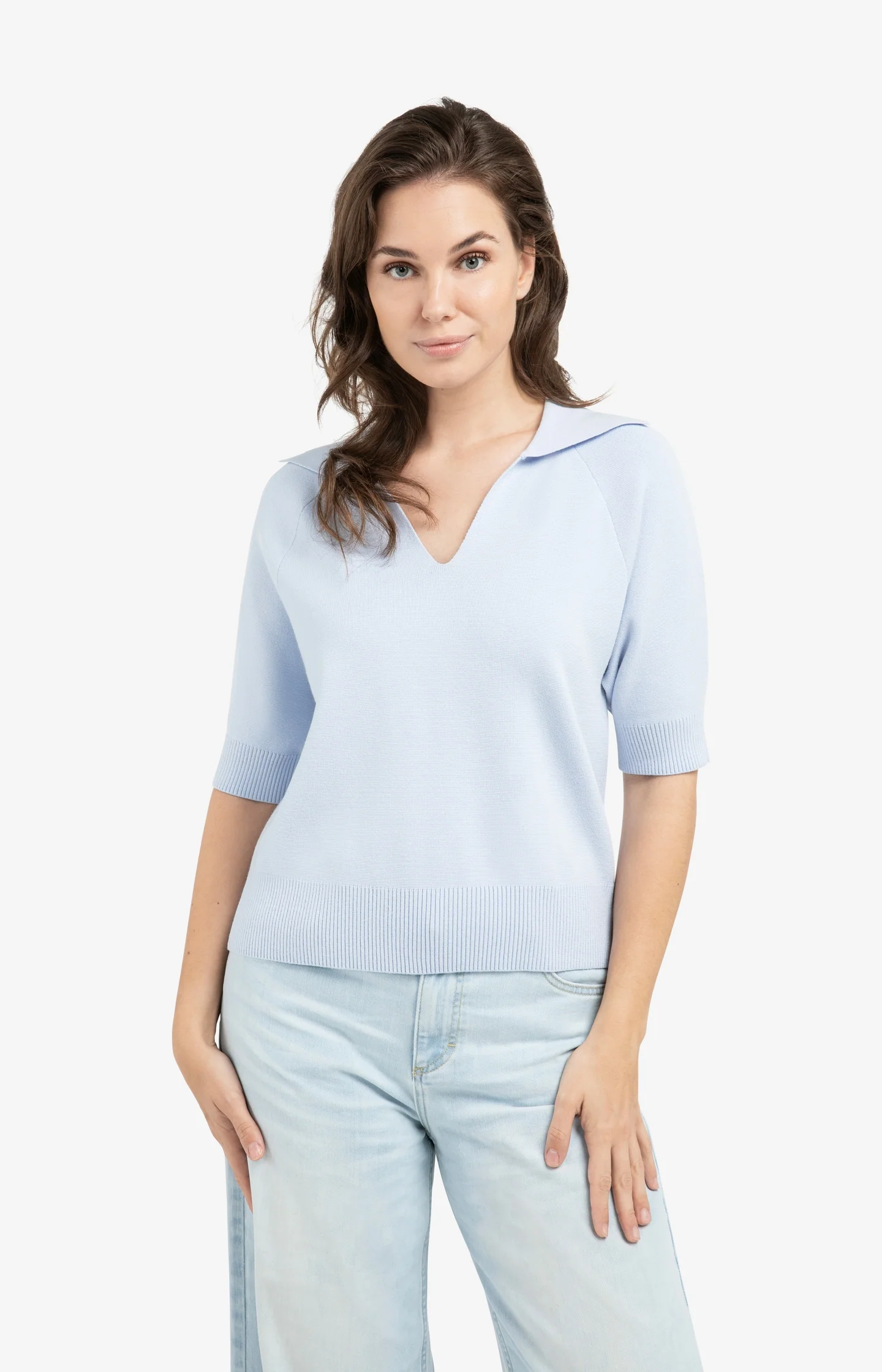 Knitted sweater with collar and short sleeves - Image 3