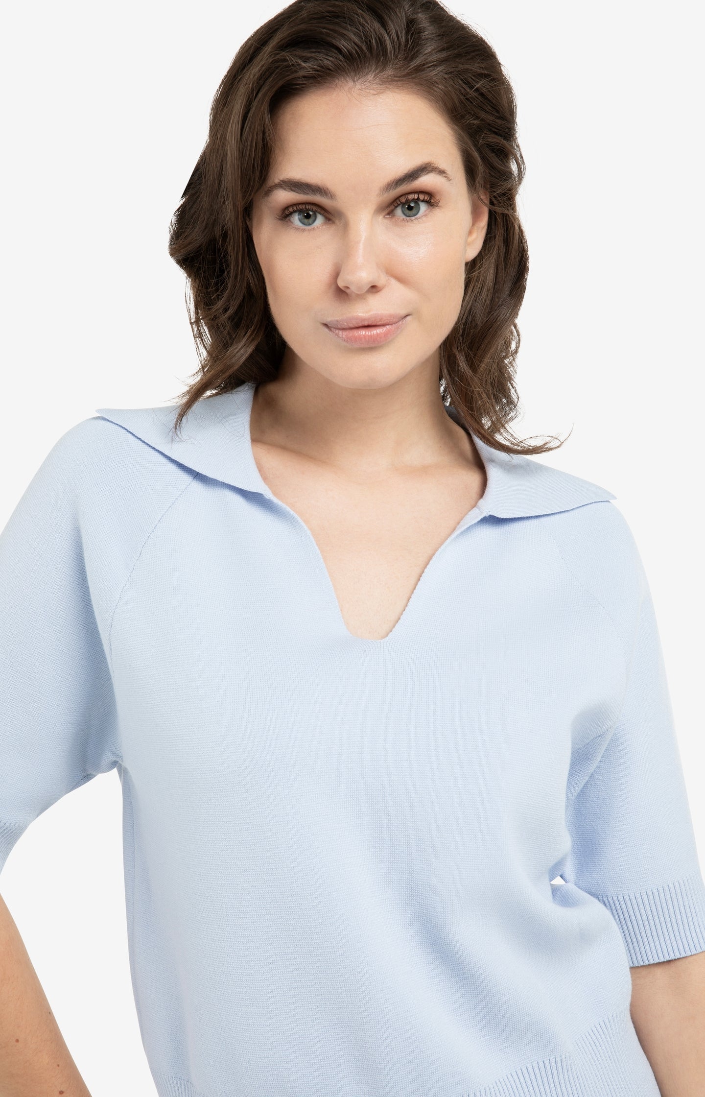 Knitted sweater with collar and short sleeves - Image 5
