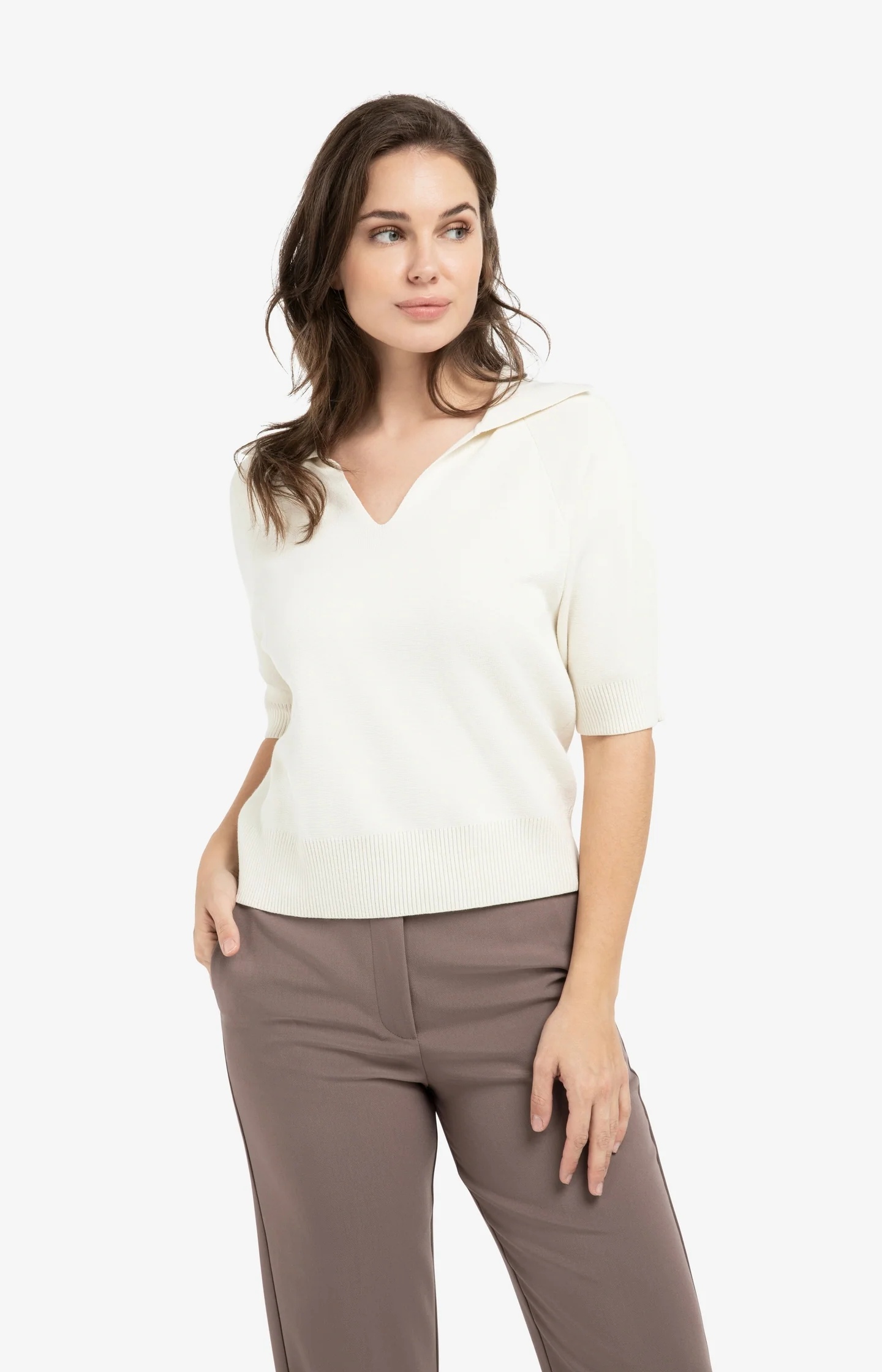 Knitted sweater with collar and short sleeves - Image 3