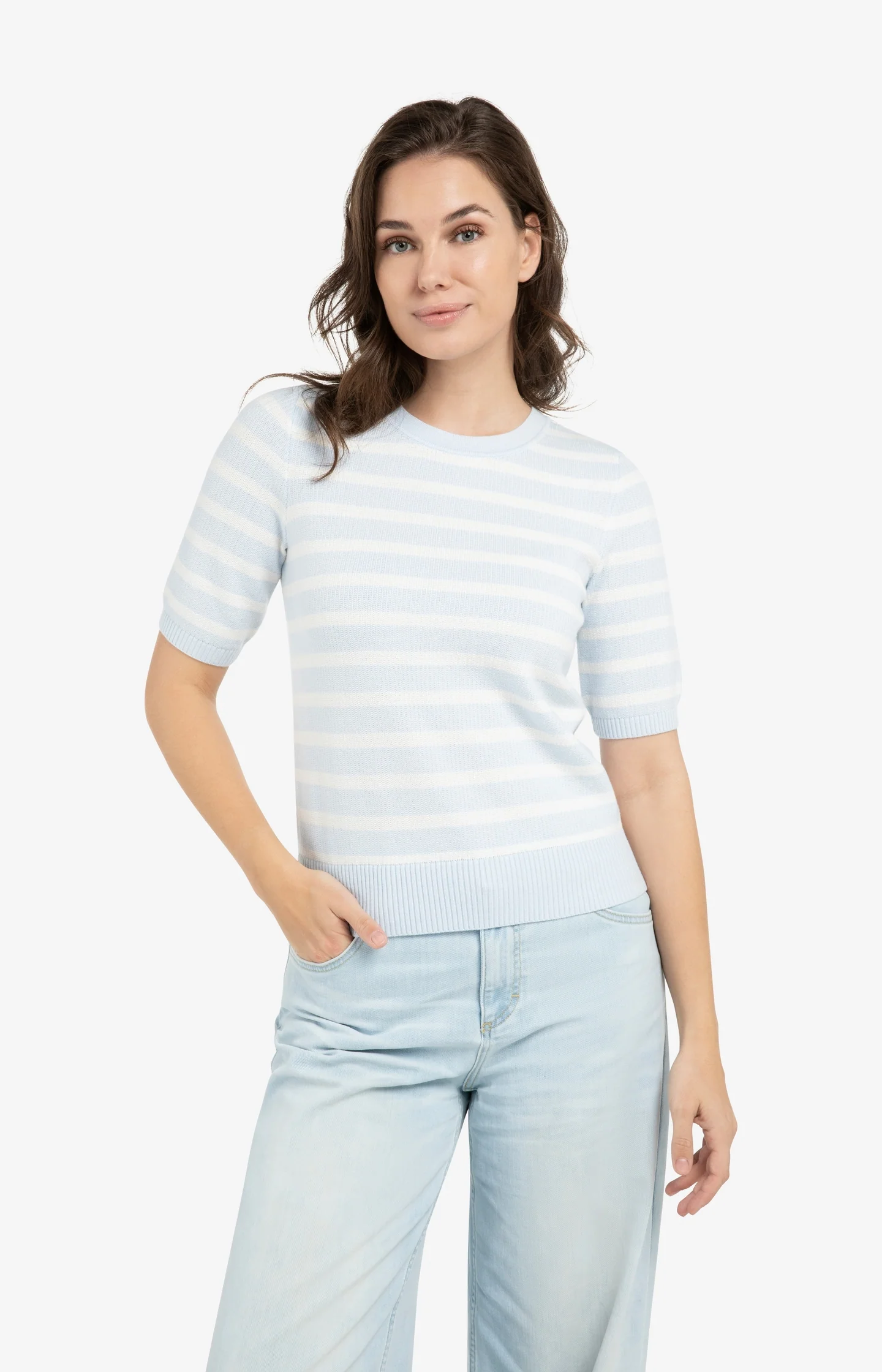 Knitted sweater with stripe pattern and short sleeves - Image 3