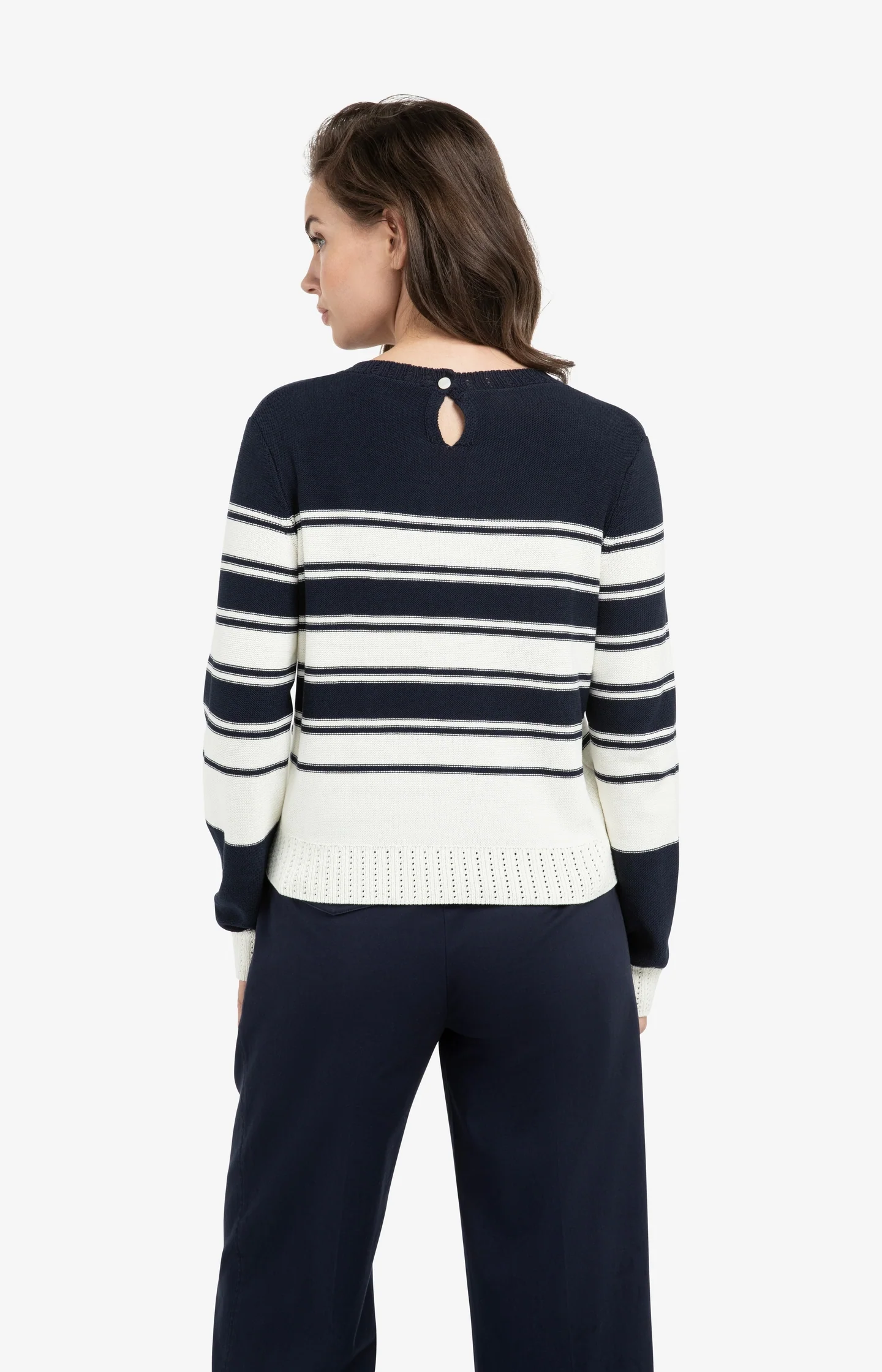 Knitted sweater with stripes and long sleeves - Image 3