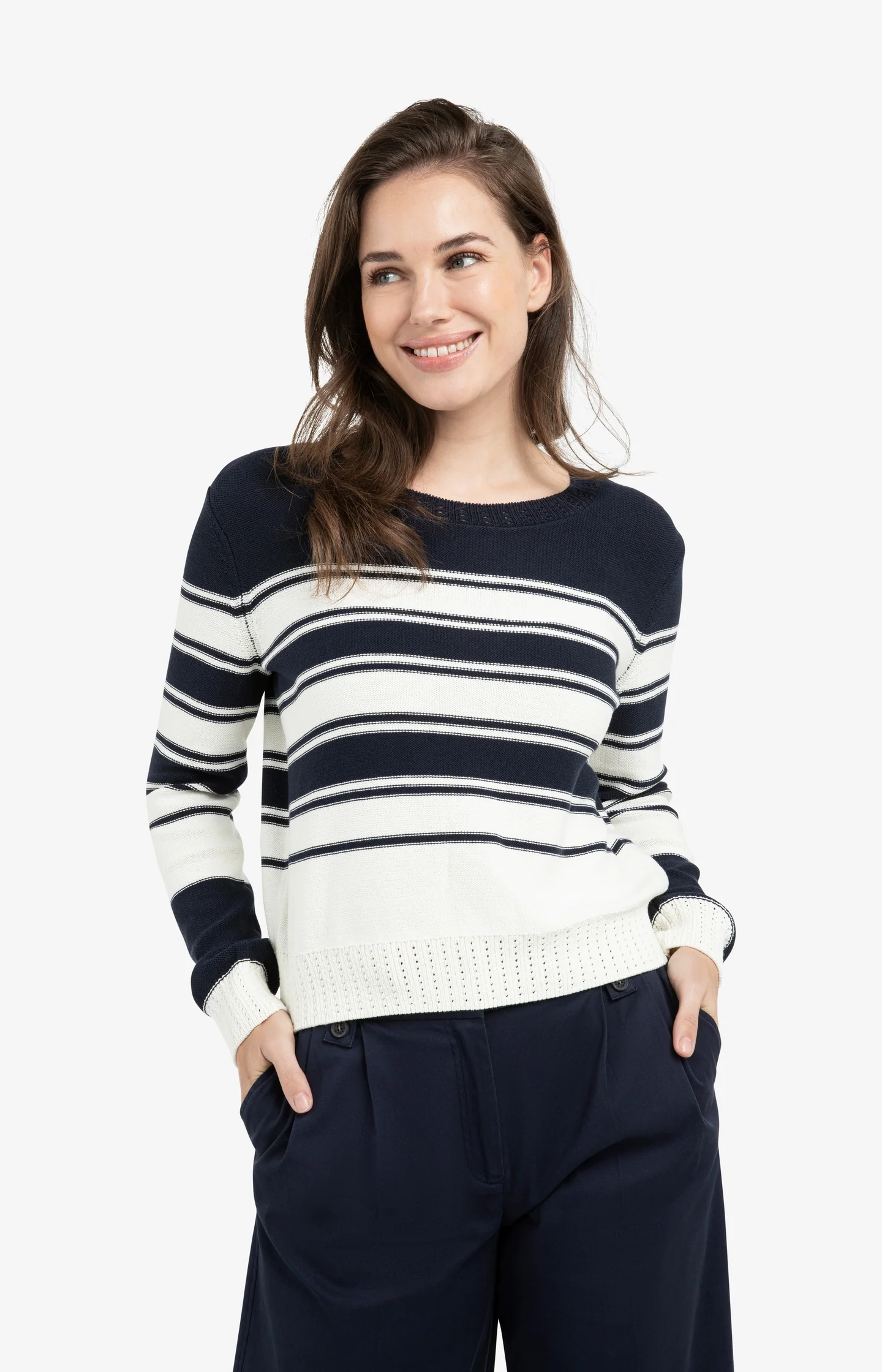 Knitted sweater with stripes and long sleeves - Image 4