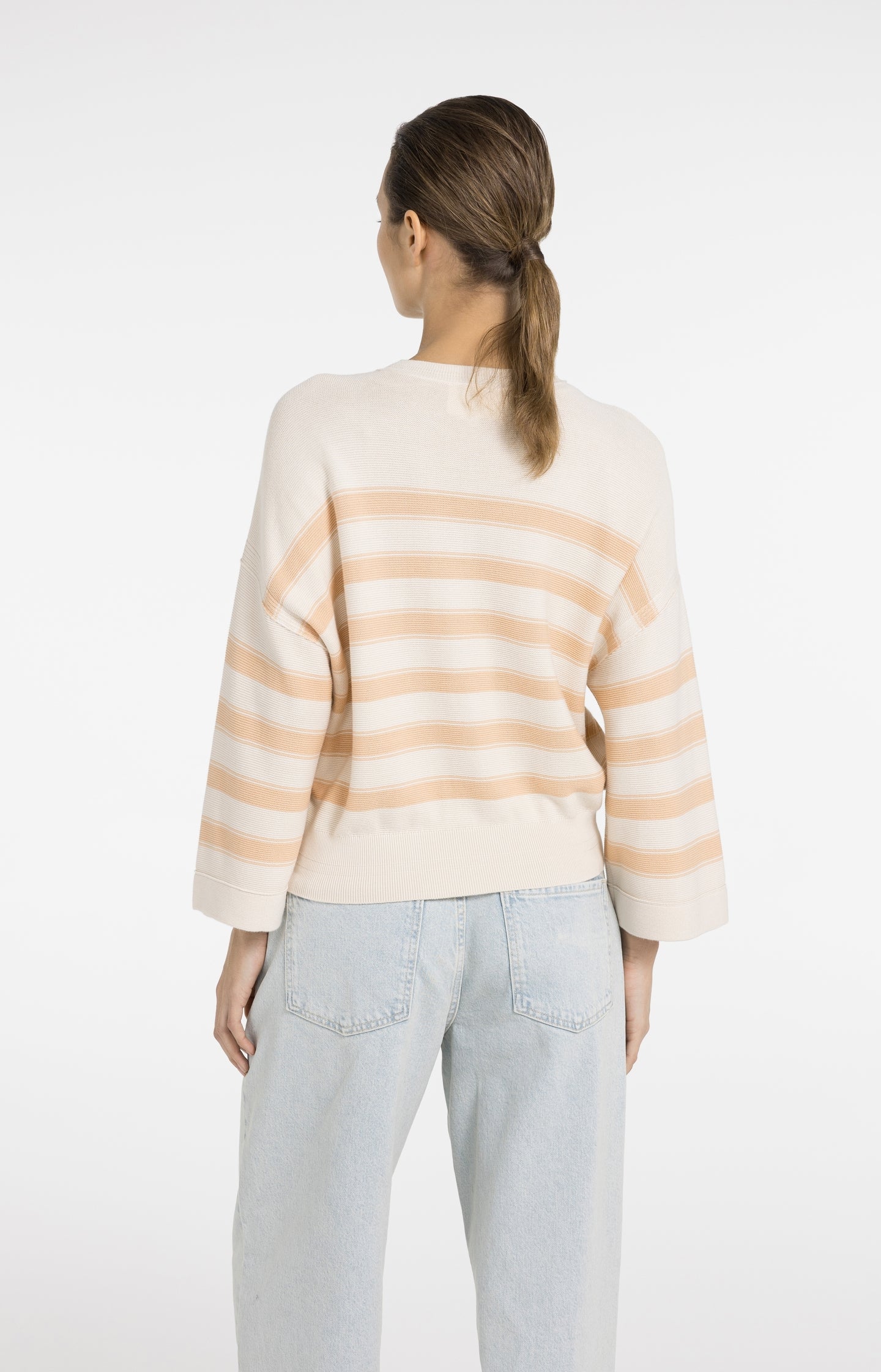 Knitted sweater with stripes and wide sleeves - Image 5