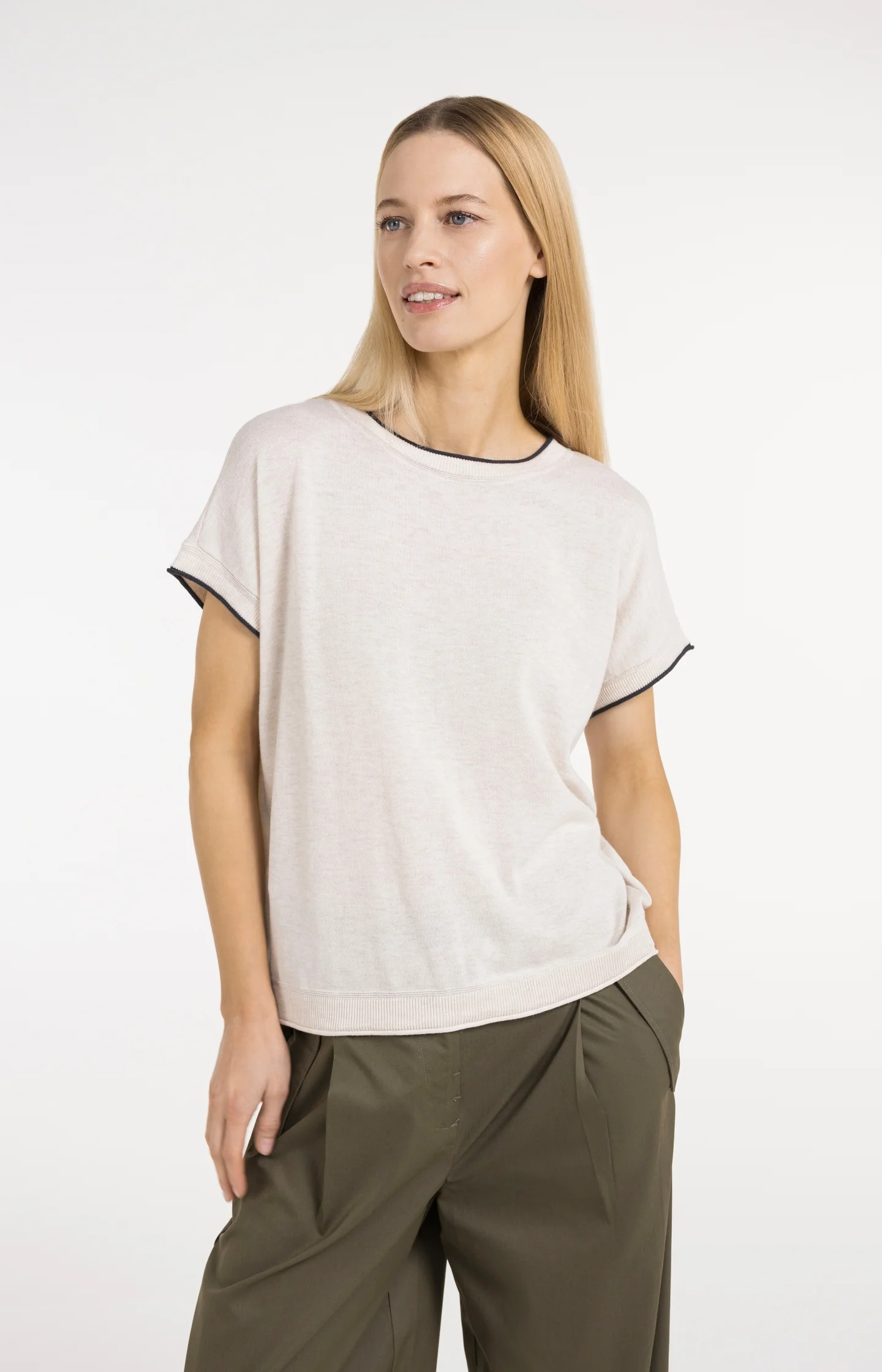 Knitted top with short sleeves and rolled edges - Image 3