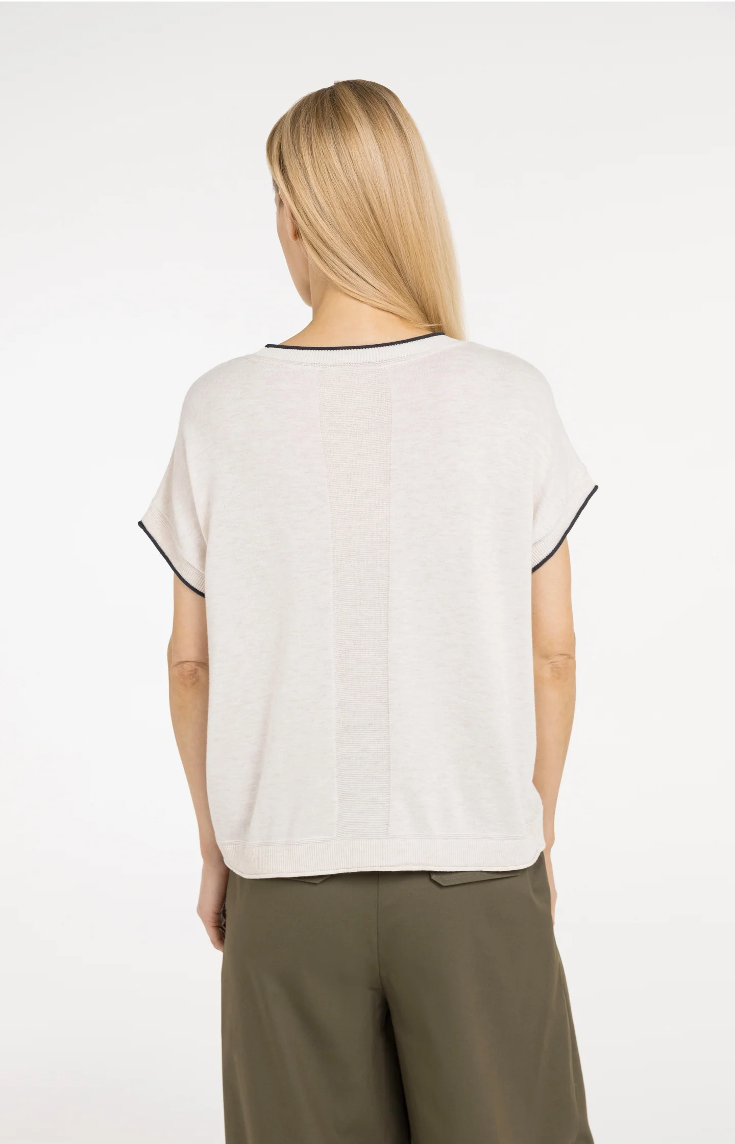 Knitted top with short sleeves and rolled edges - Image 4