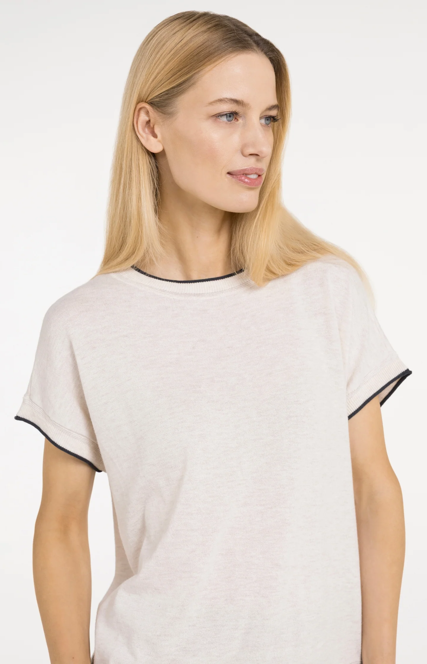 Knitted top with short sleeves and rolled edges - Image 5