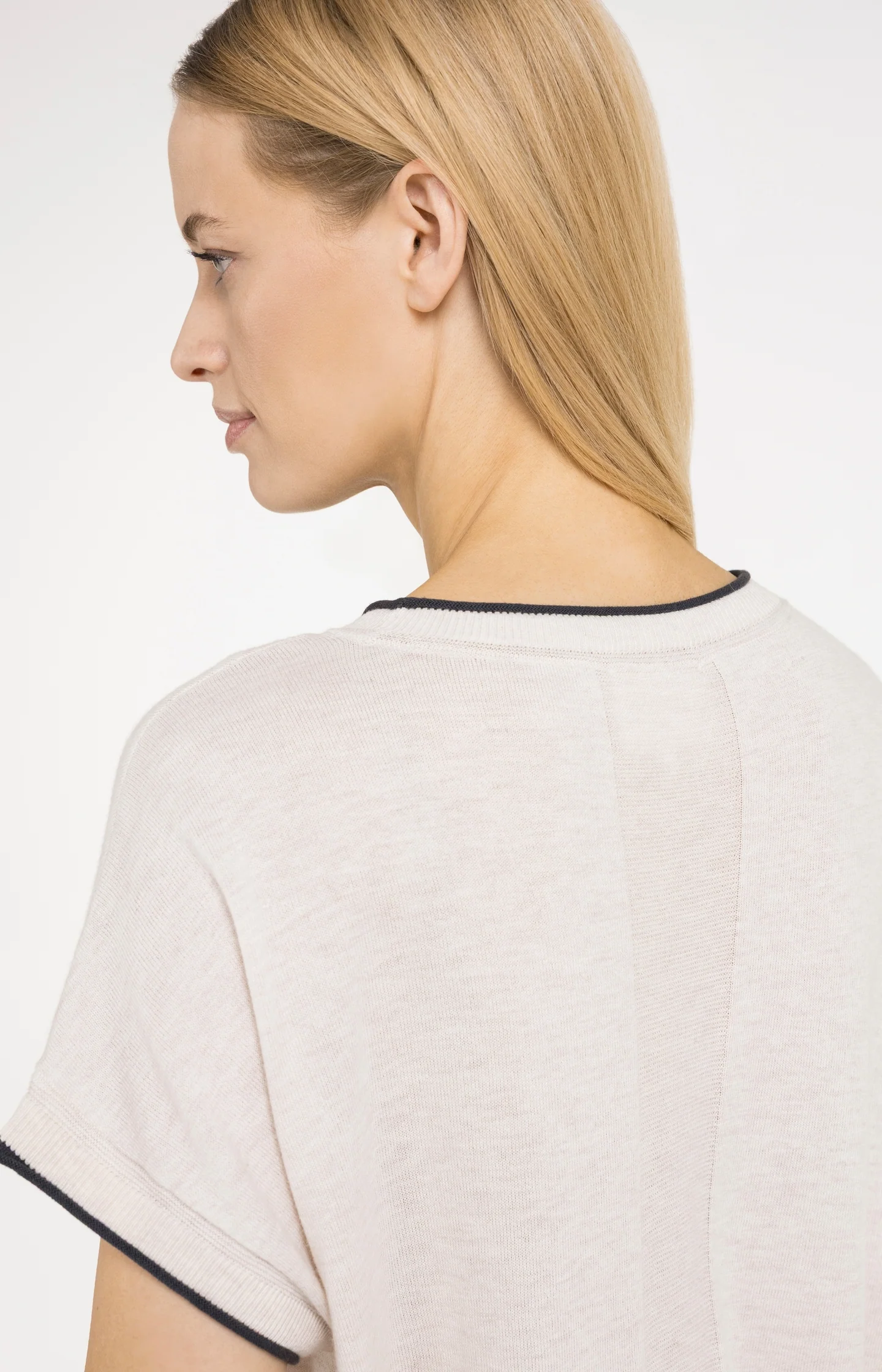 Knitted top with short sleeves and rolled edges - Image 6