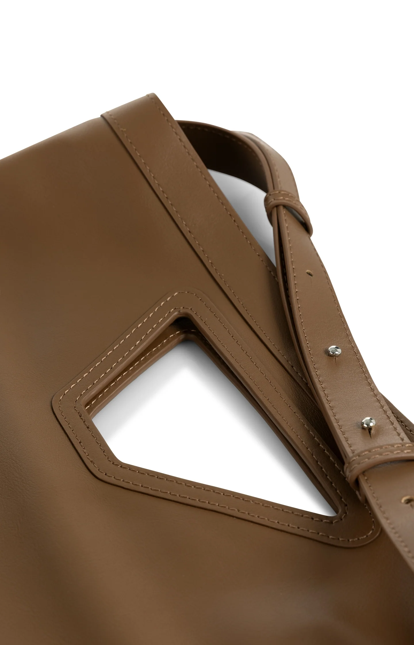 Leather shoulder bag with triangle handle - Image 4
