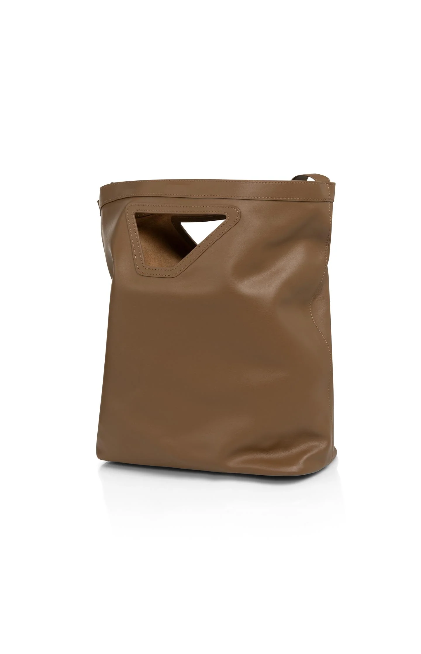 Leather shoulder bag with triangle handle - Image 5
