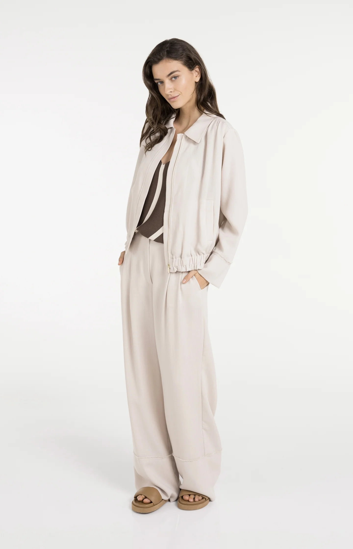 Linen blouse jacket with collar and elasticated hem - Image 9