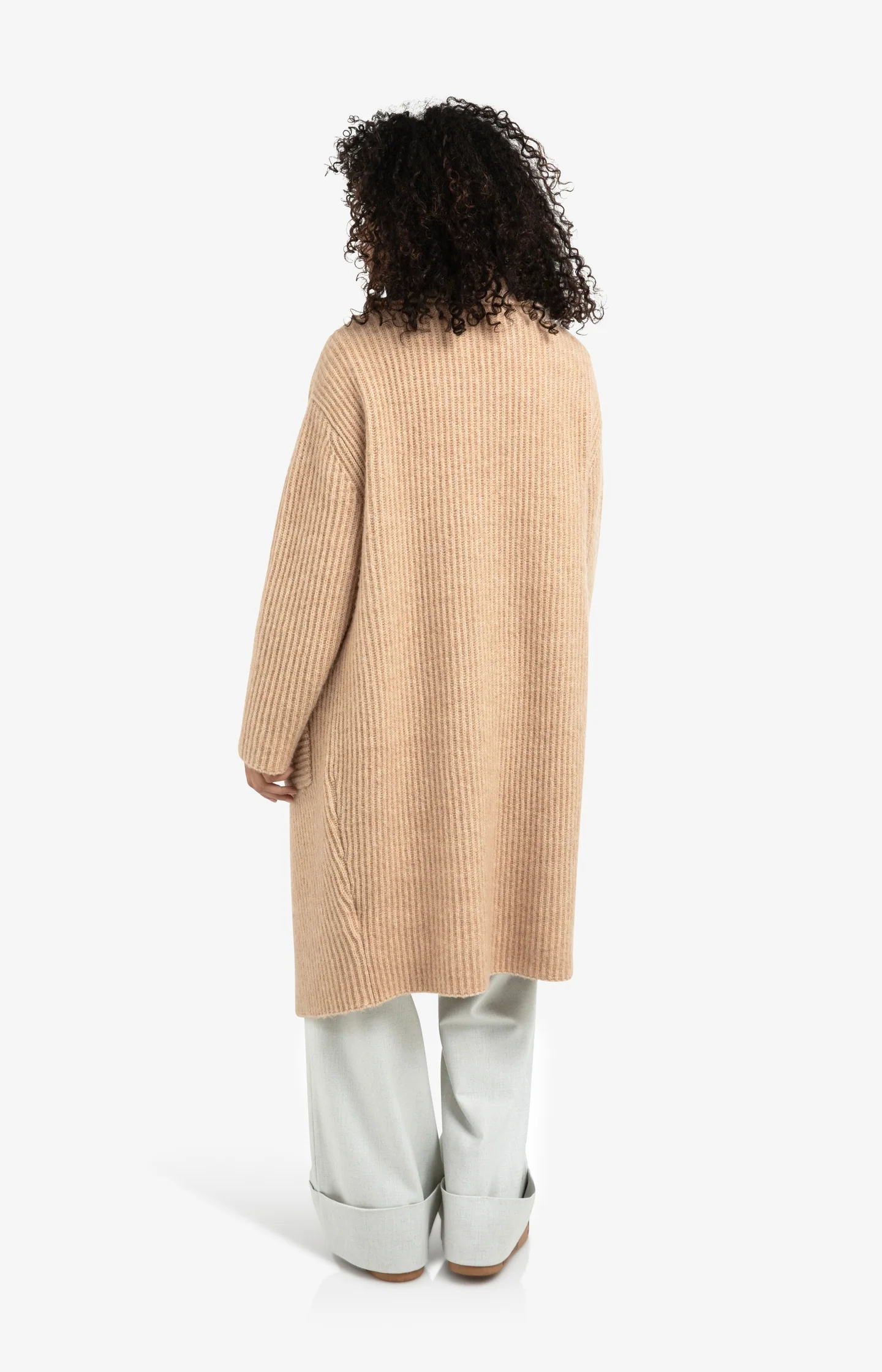 Long heavy knit cardigan with collar and patch pockets - Image 4