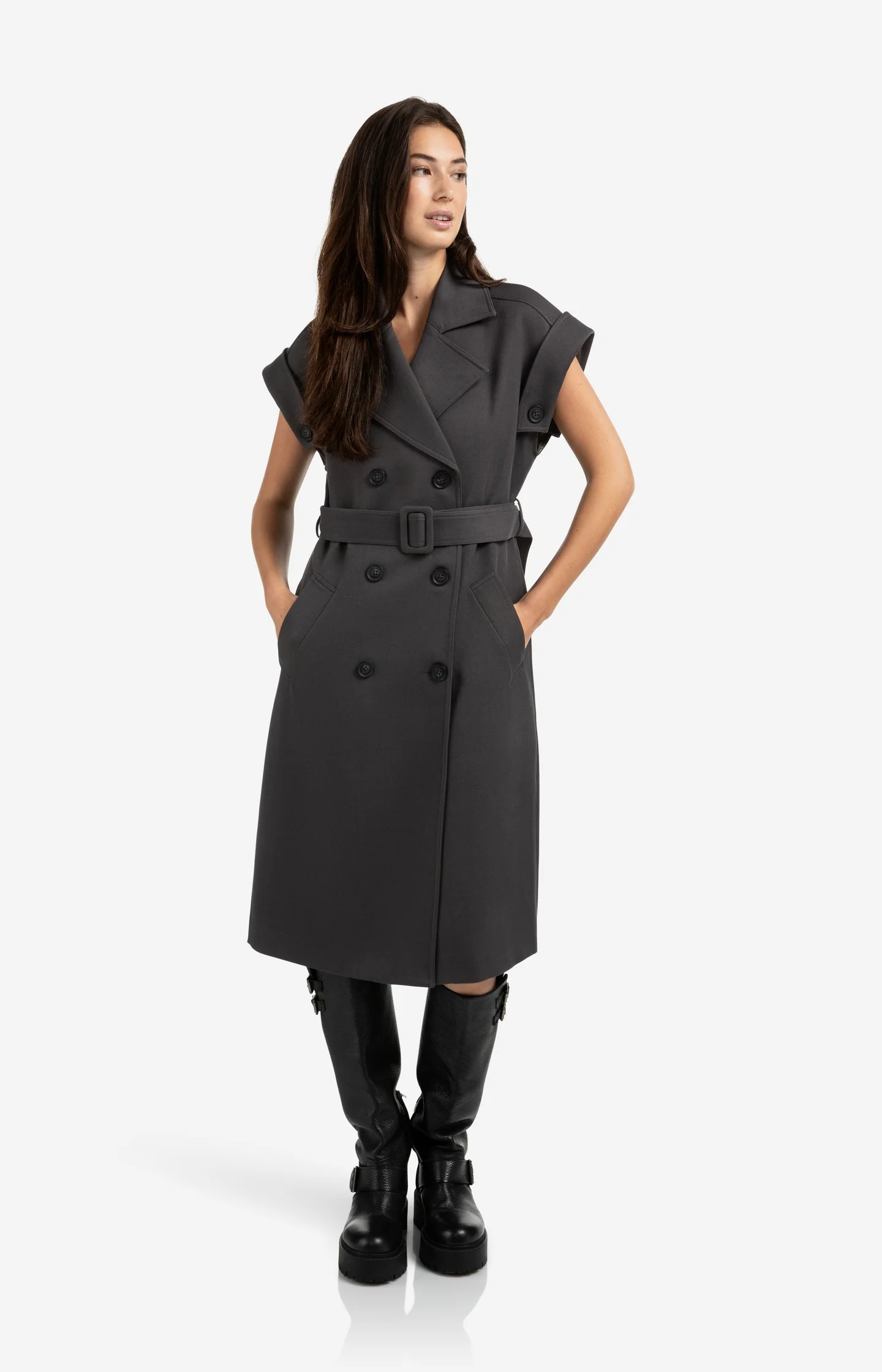 Long sleeveless coat with lapels and waist belt - Image 4