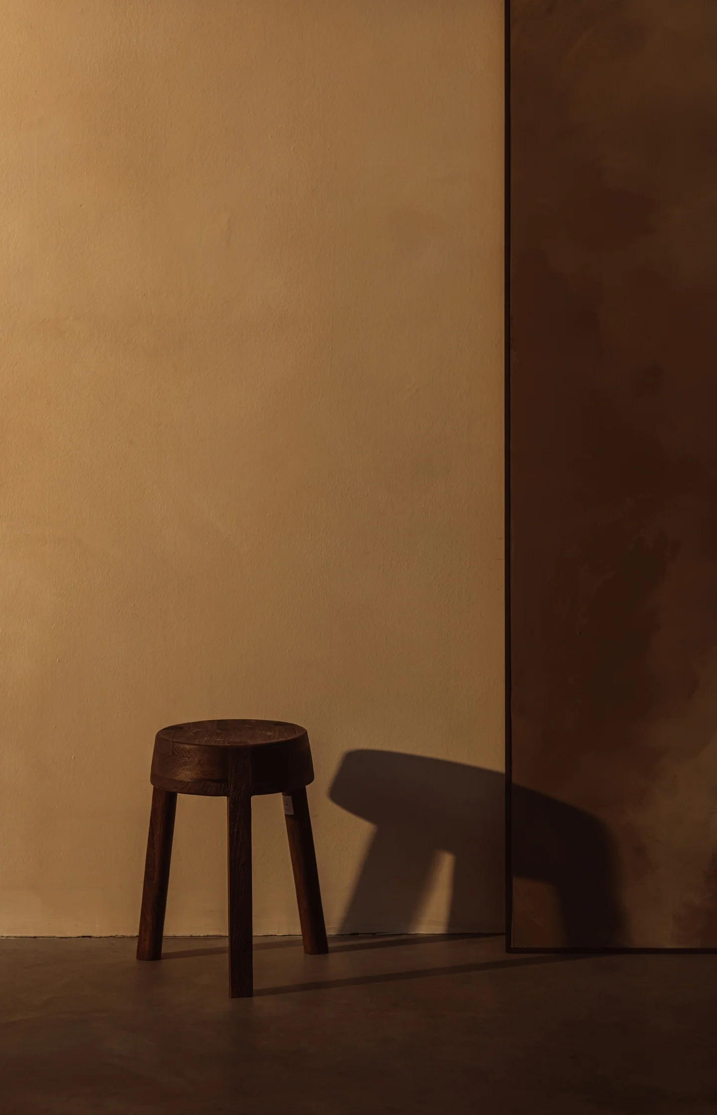 Mango wood stool