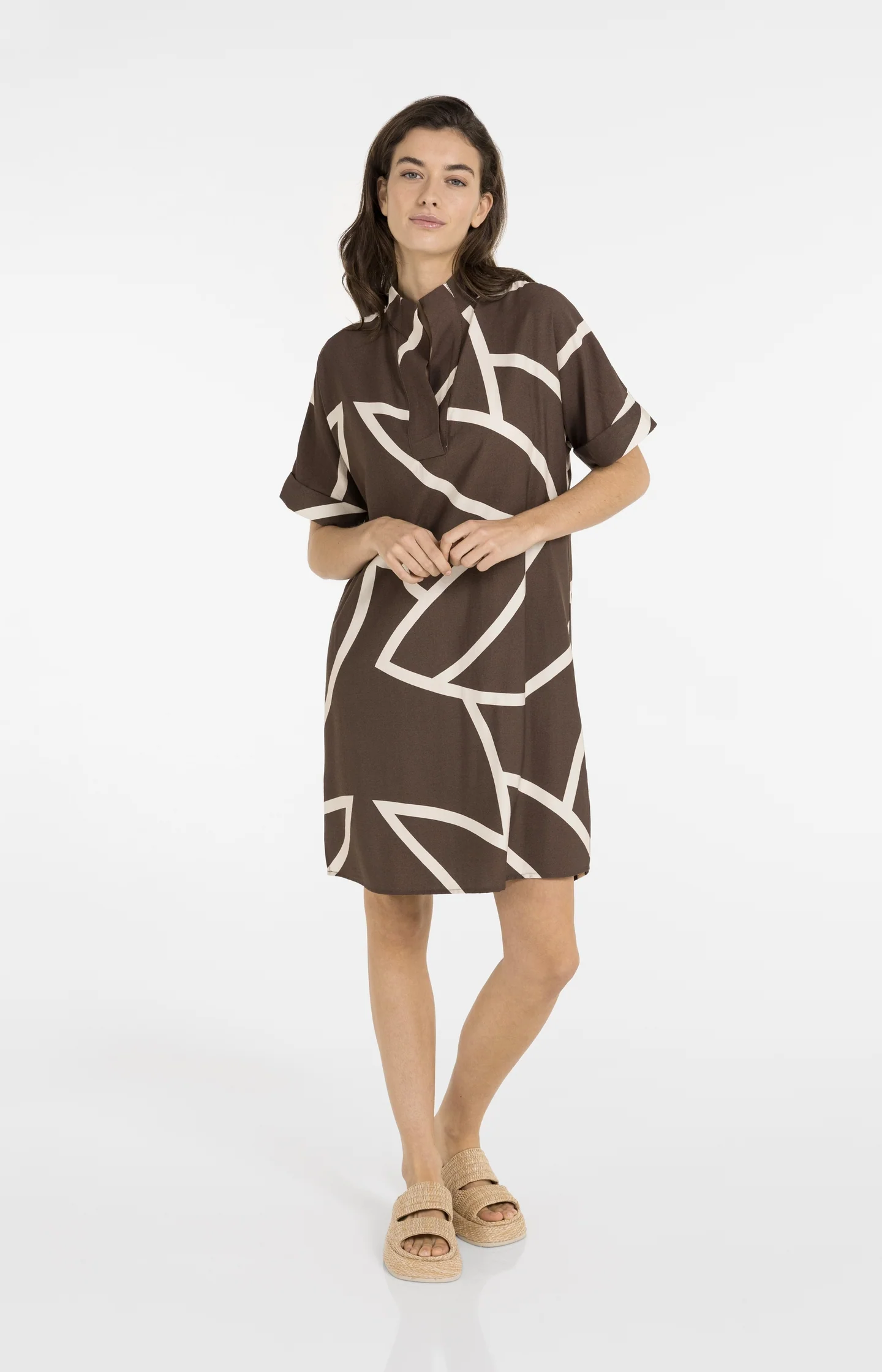 Printed dress with short sleeves and polo collar - Image 4