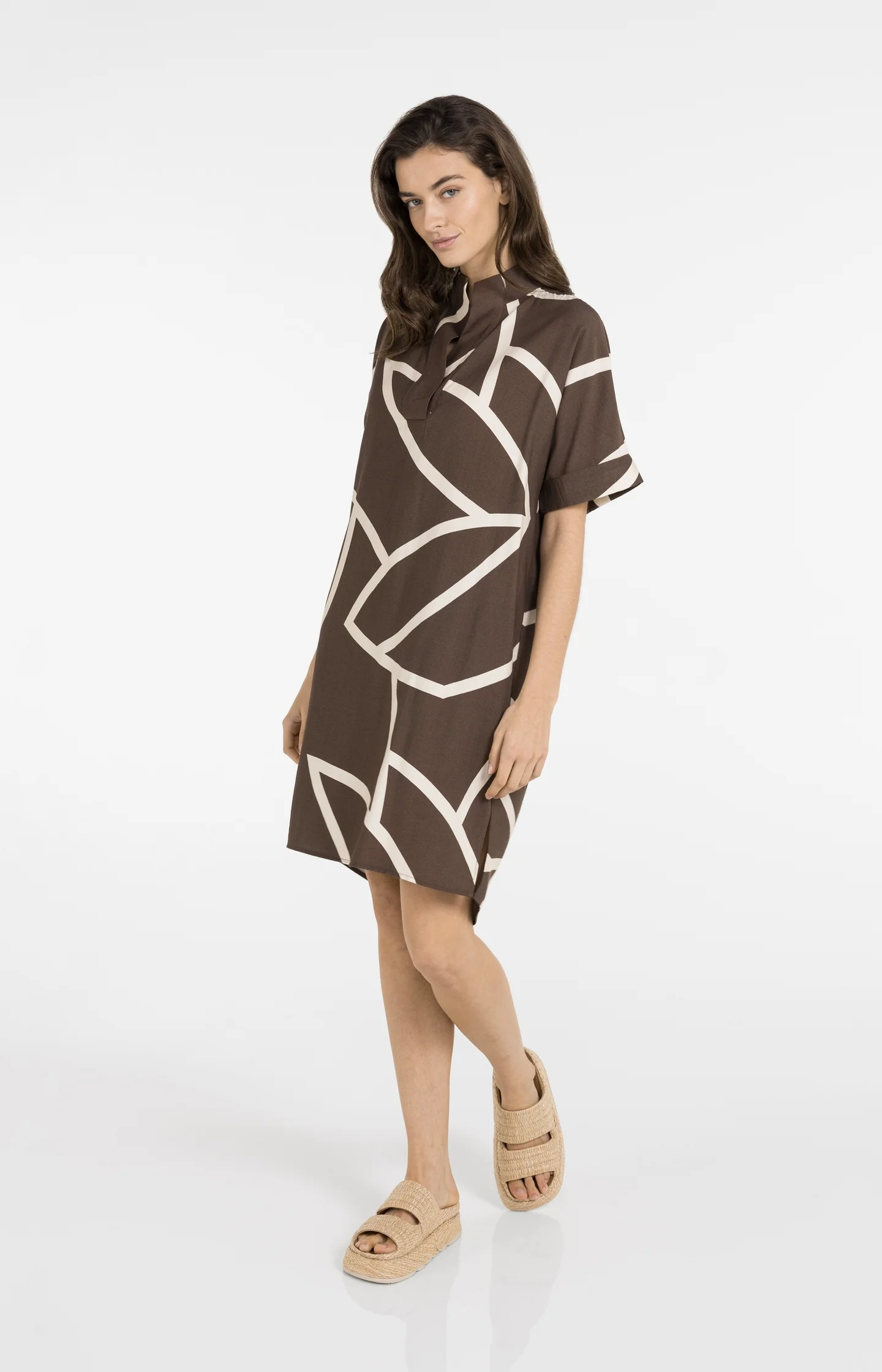 Printed dress with short sleeves and polo collar - Image 5