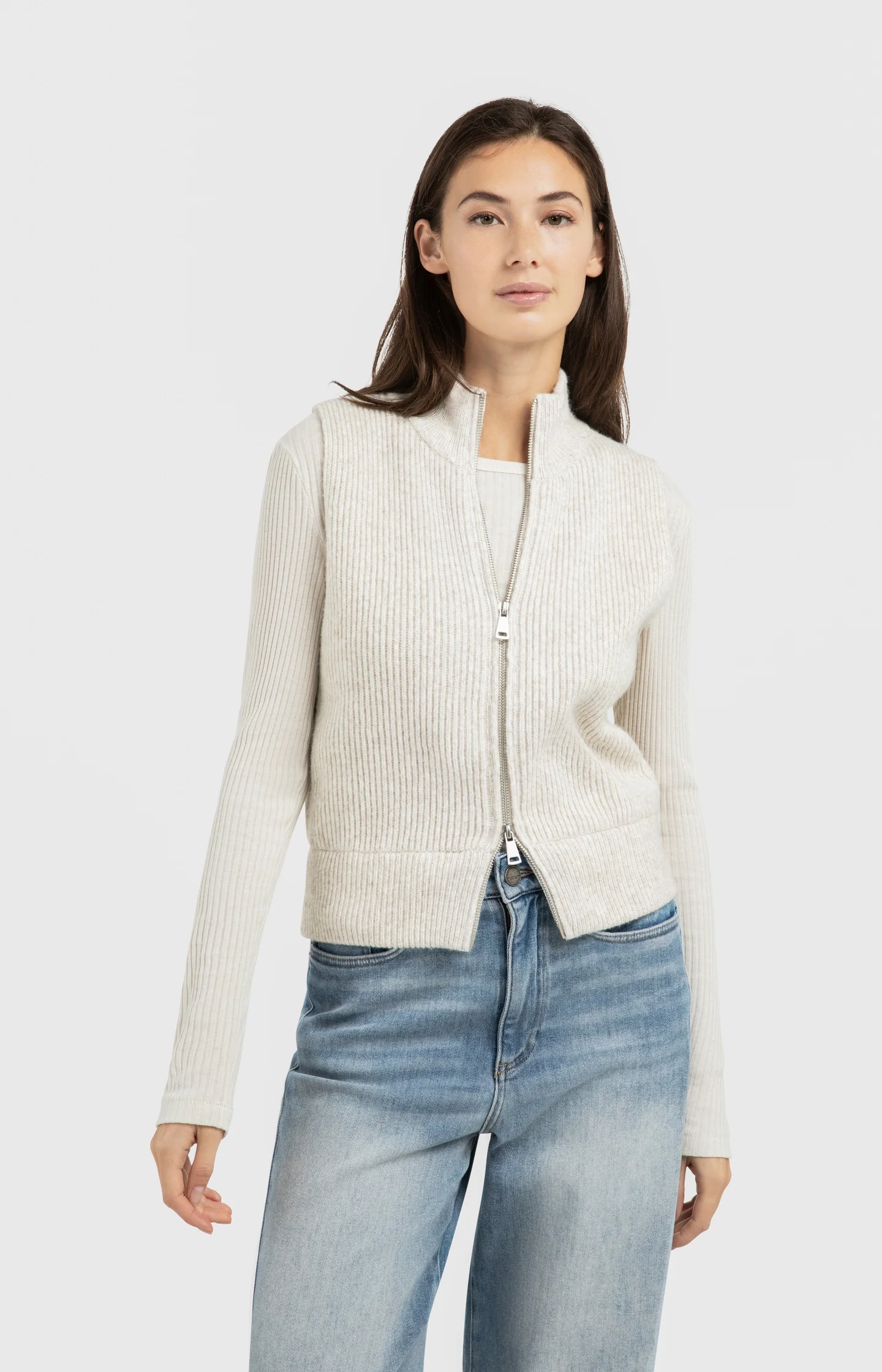 Ribbed knit sleeveless vest with high neck and zipper - Image 3