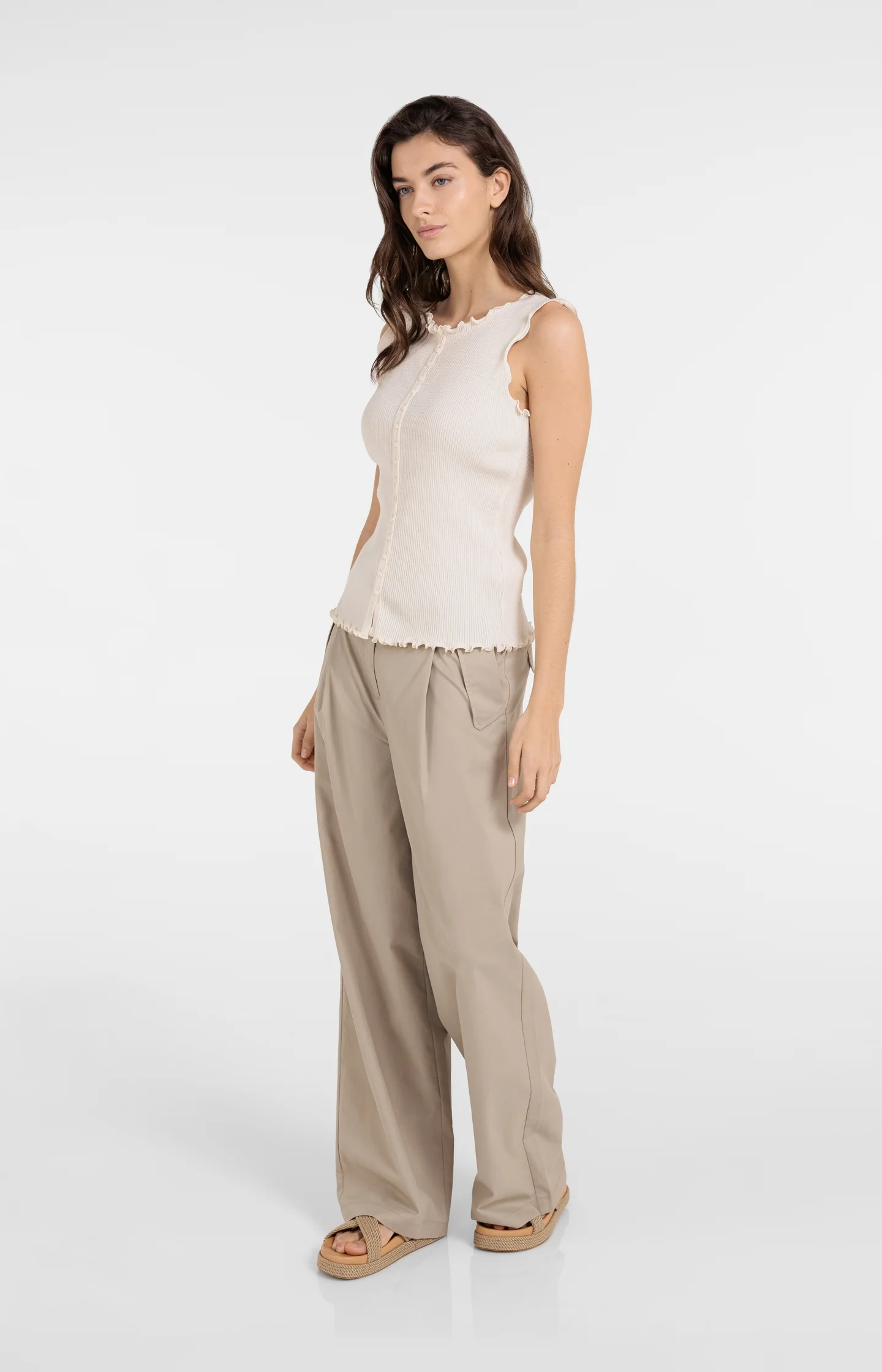 Ribbed sleeveless top with ruffled edges - Image 5