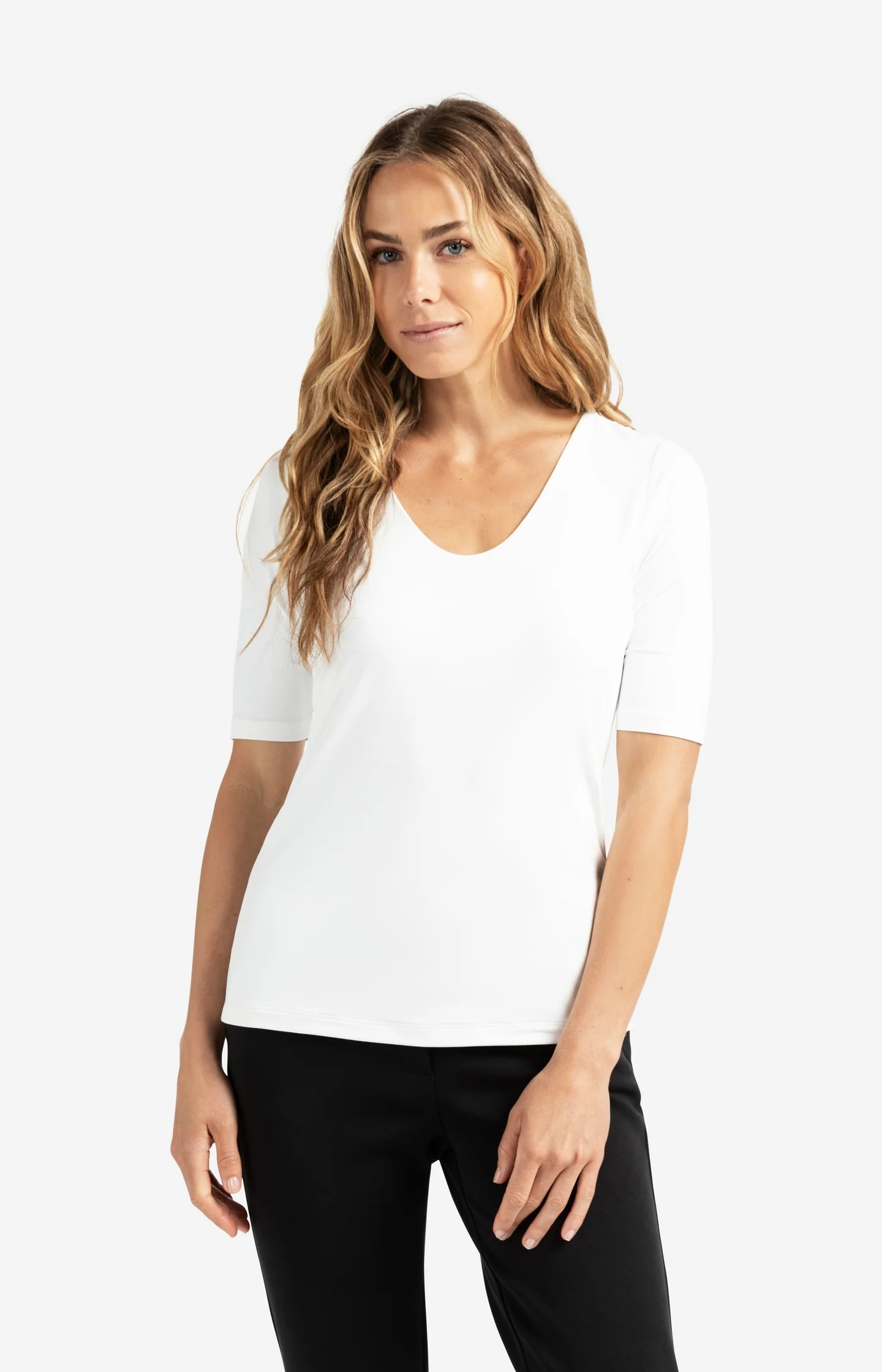 Basic T-shirt with round V-neck and mid-length sleeves - Image 3