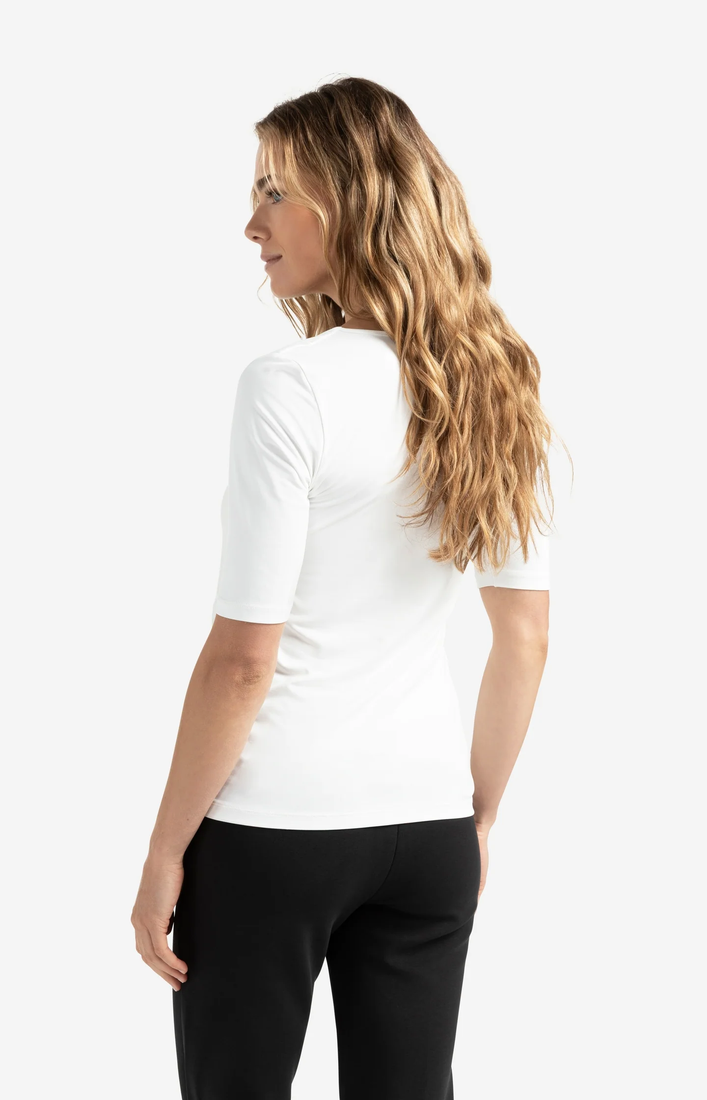 Basic T-shirt with round V-neck and mid-length sleeves - Image 4