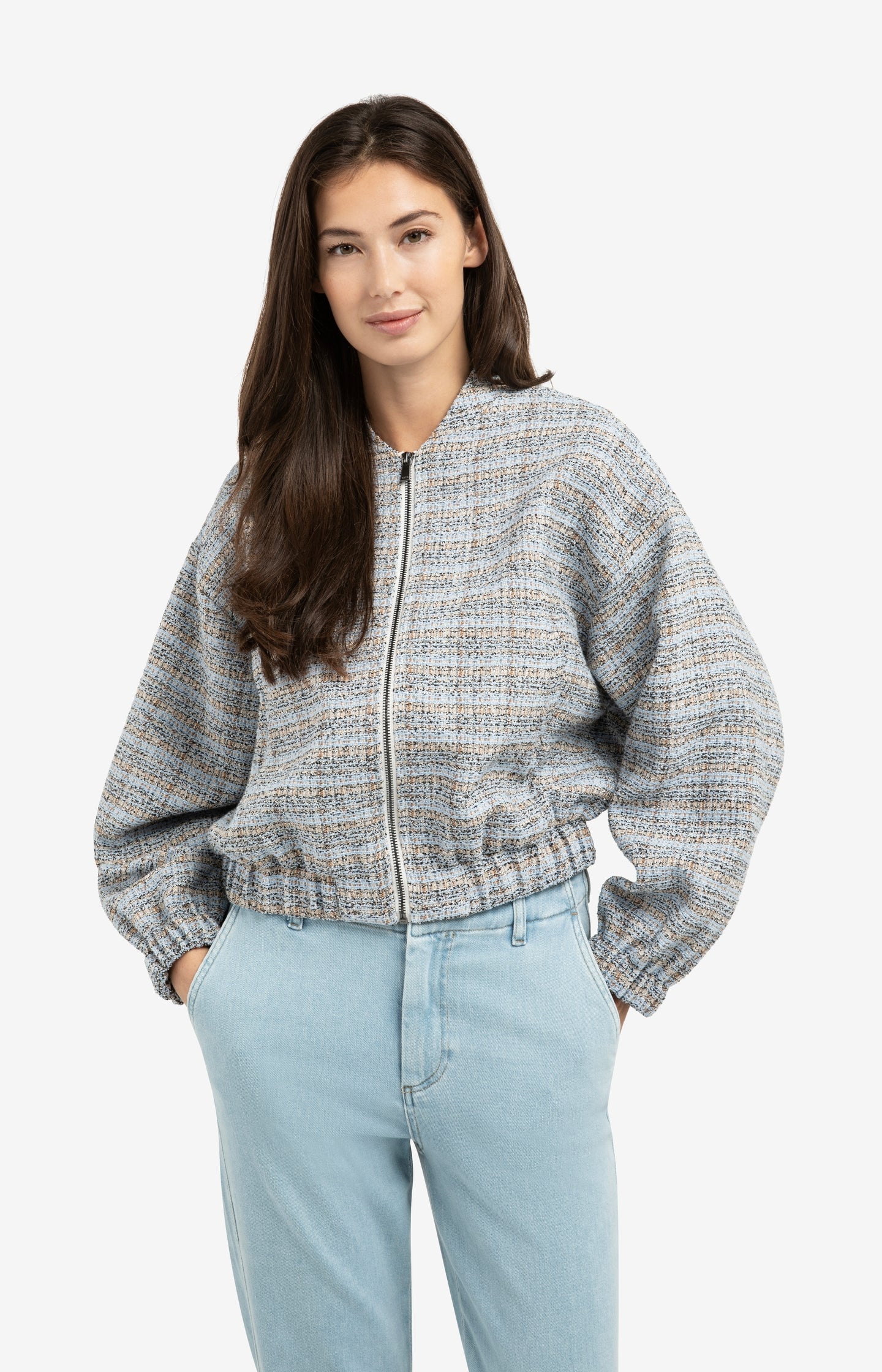 Short bouclé jacket with elasticated cuffs and hem - Image 4