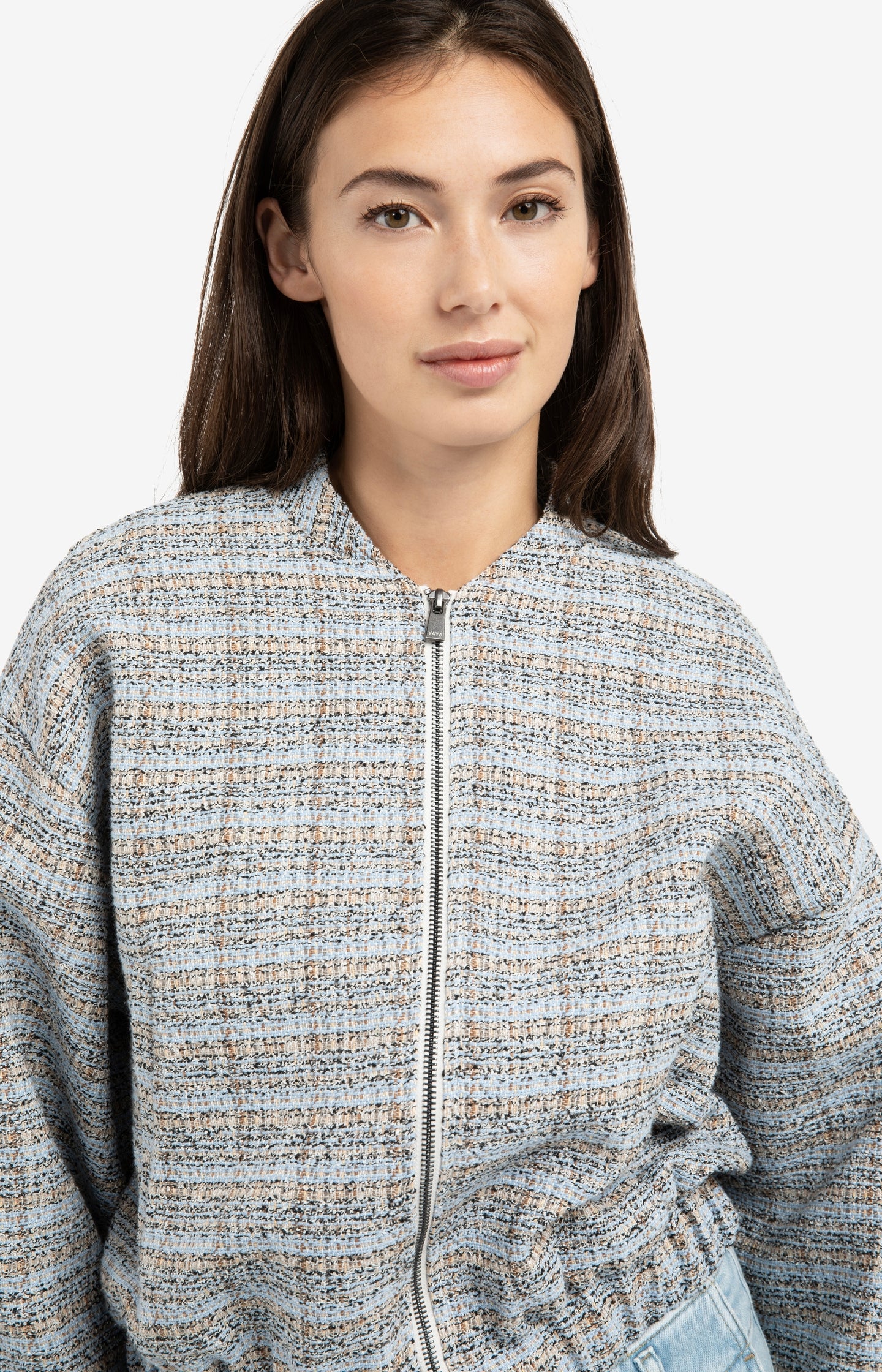 Short bouclé jacket with elasticated cuffs and hem - Image 7