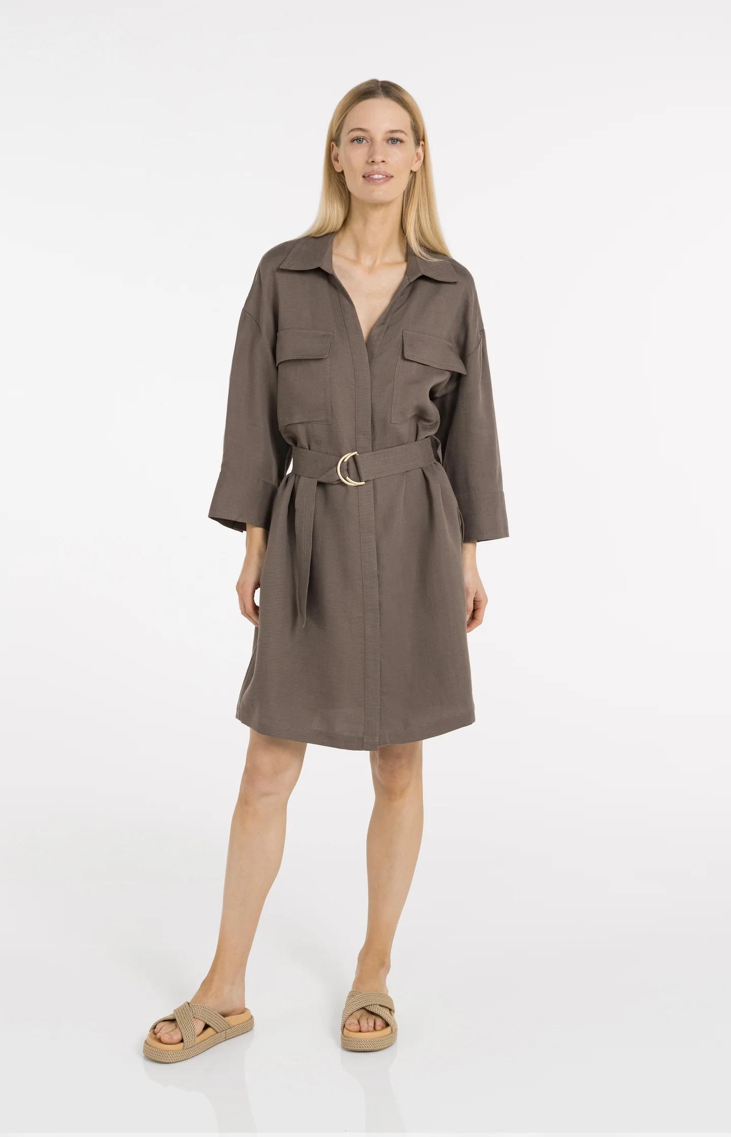 Short linen dress with belt and chest pockets - Image 3
