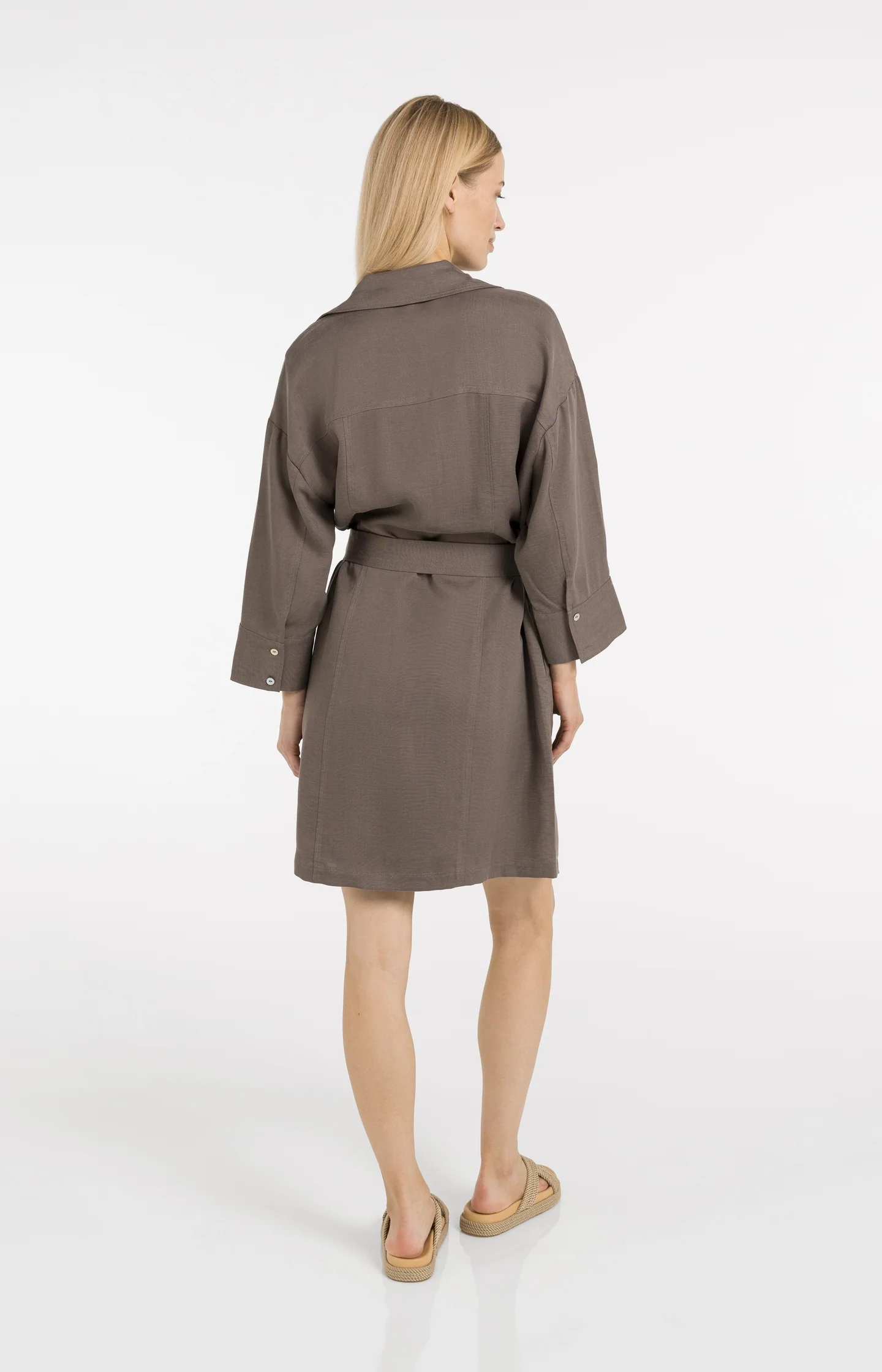 Short linen dress with belt and chest pockets - Image 4