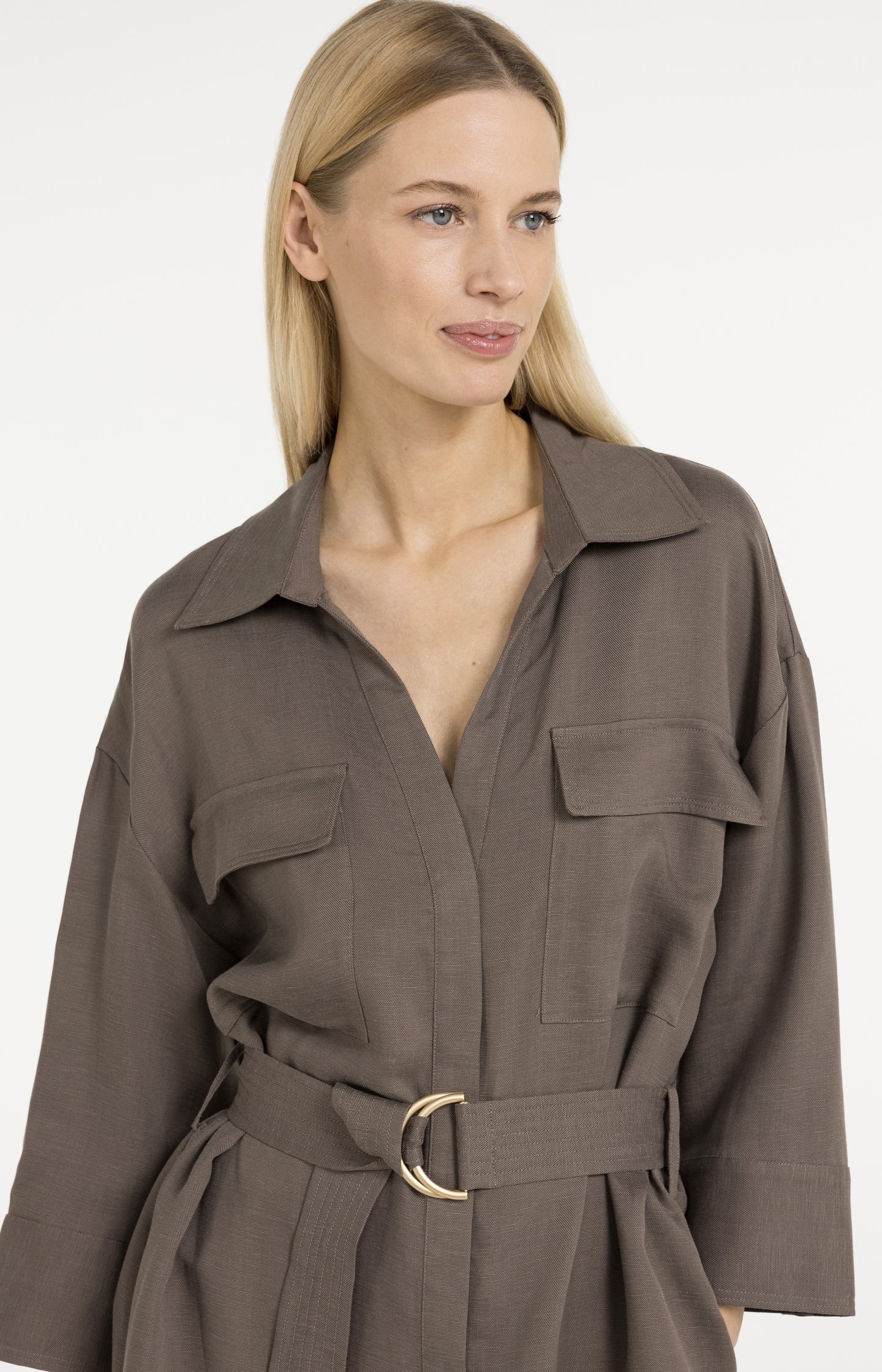 Short linen dress with belt and chest pockets - Image 5
