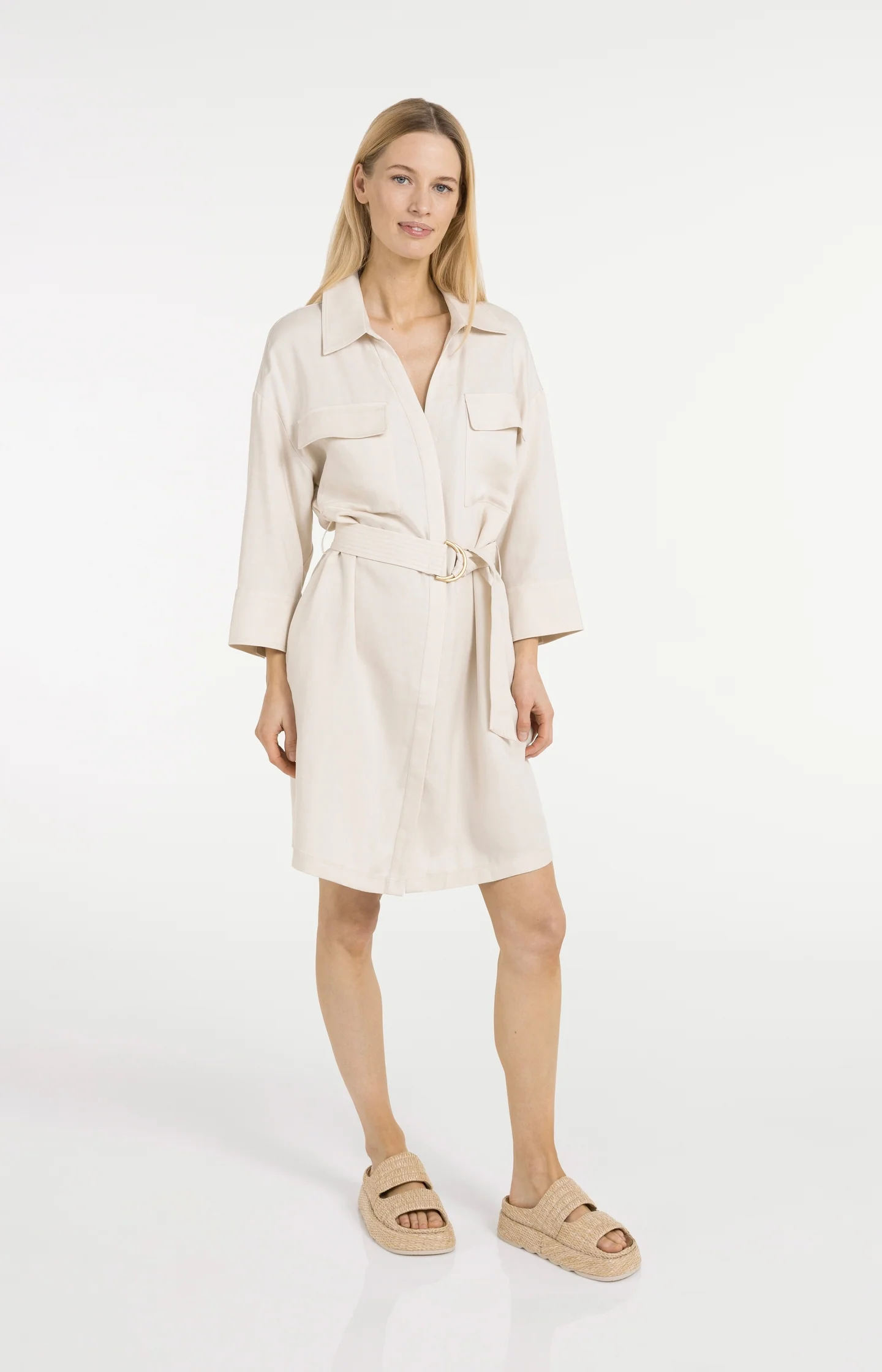 Short linen dress with belt and chest pockets - Image 3