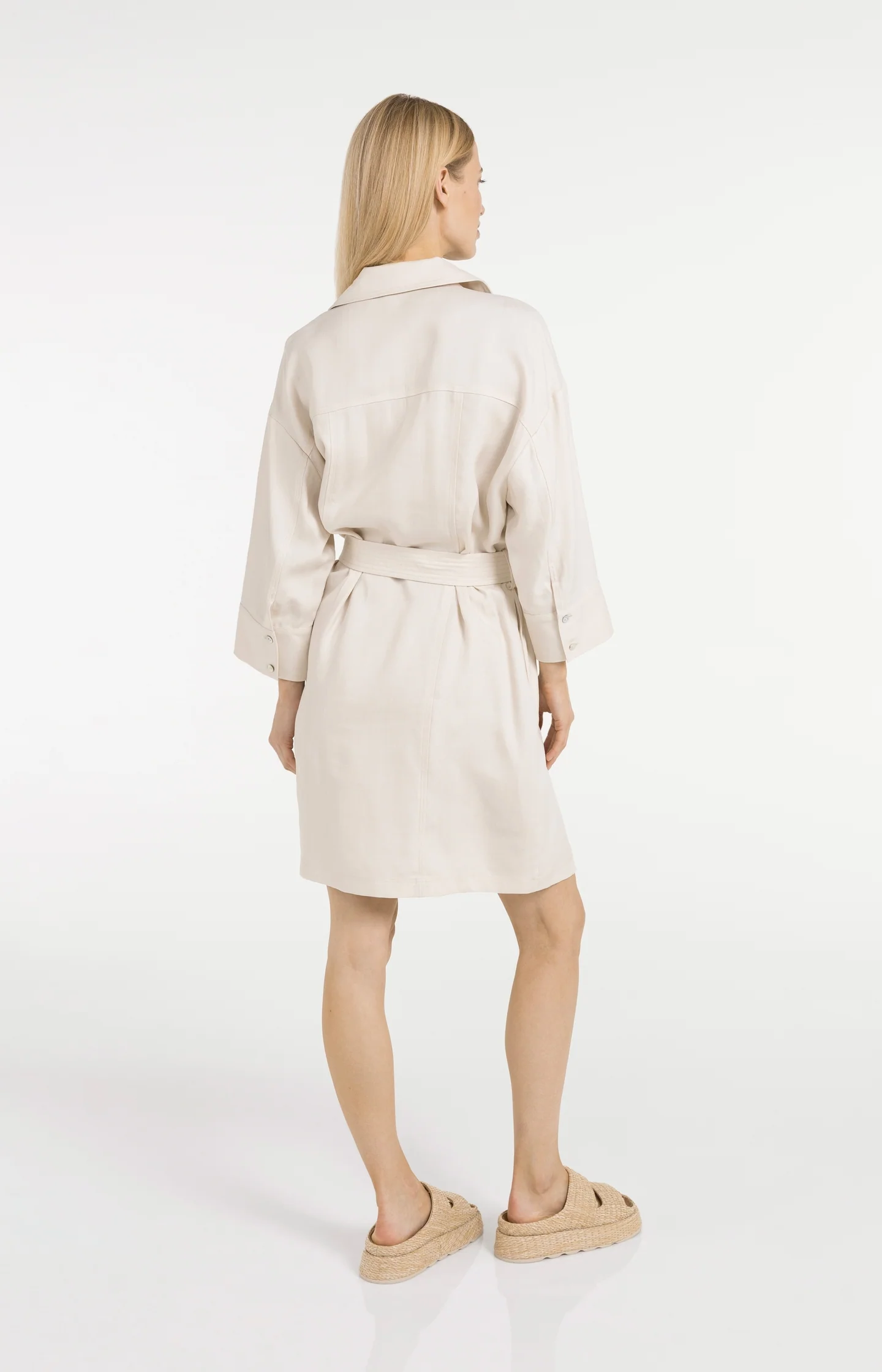 Short linen dress with belt and chest pockets - Image 4