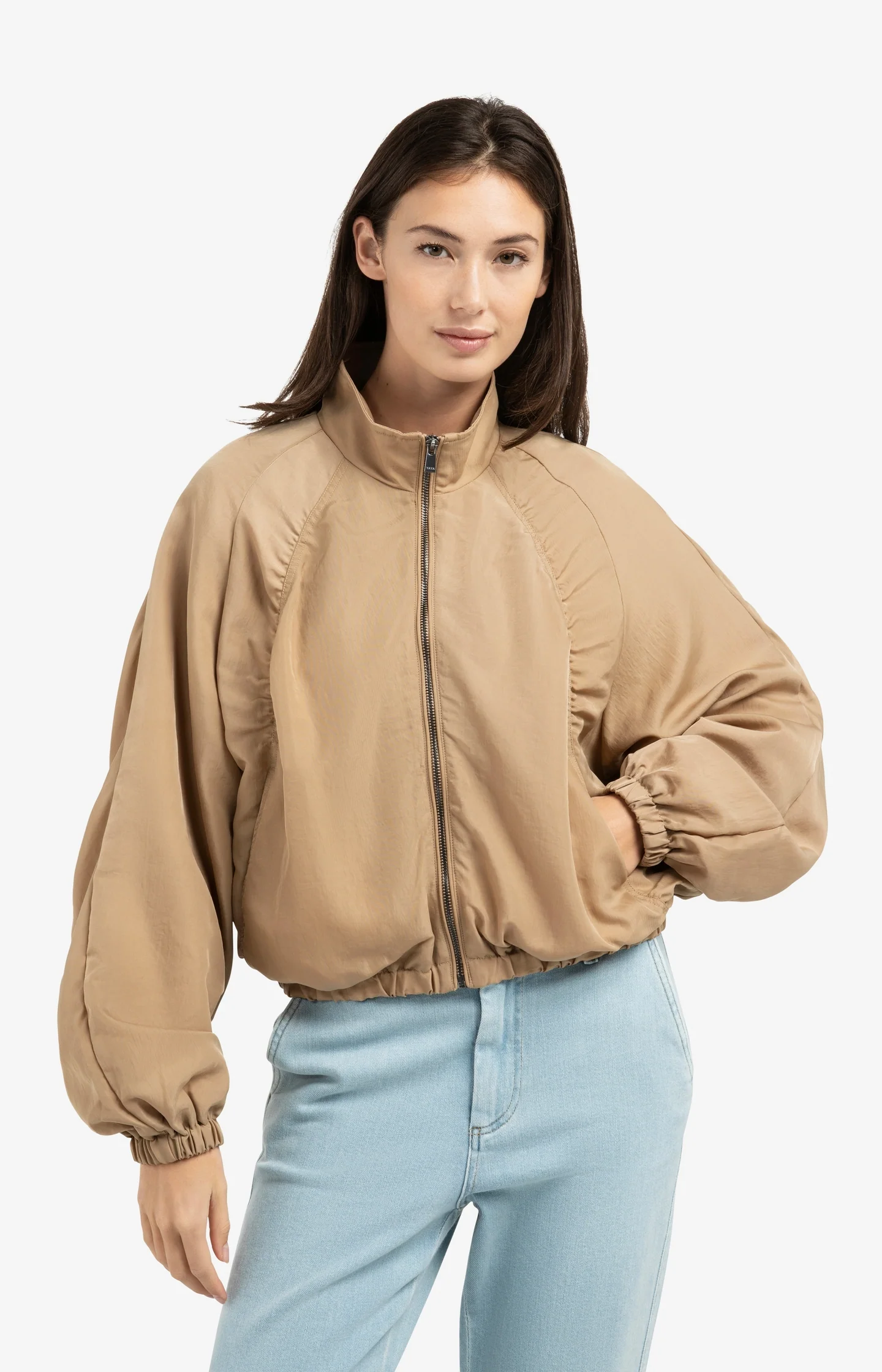 Short oversized jacket with pleated details - Image 4