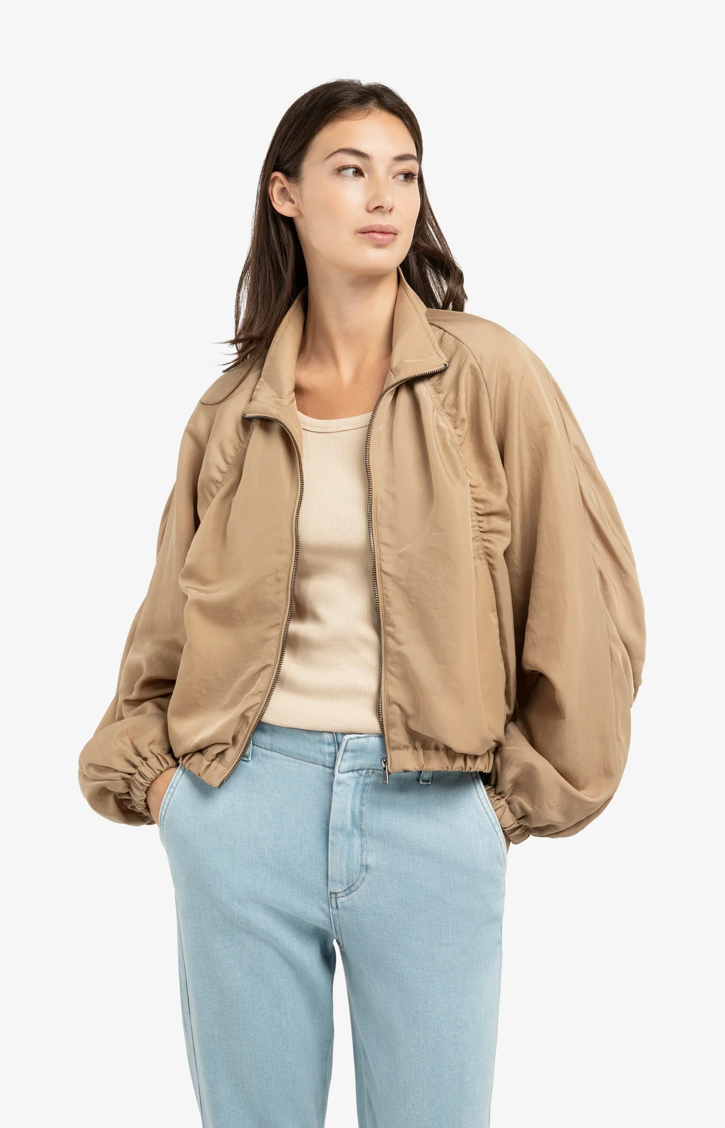Short oversized jacket with pleated details - Image 6