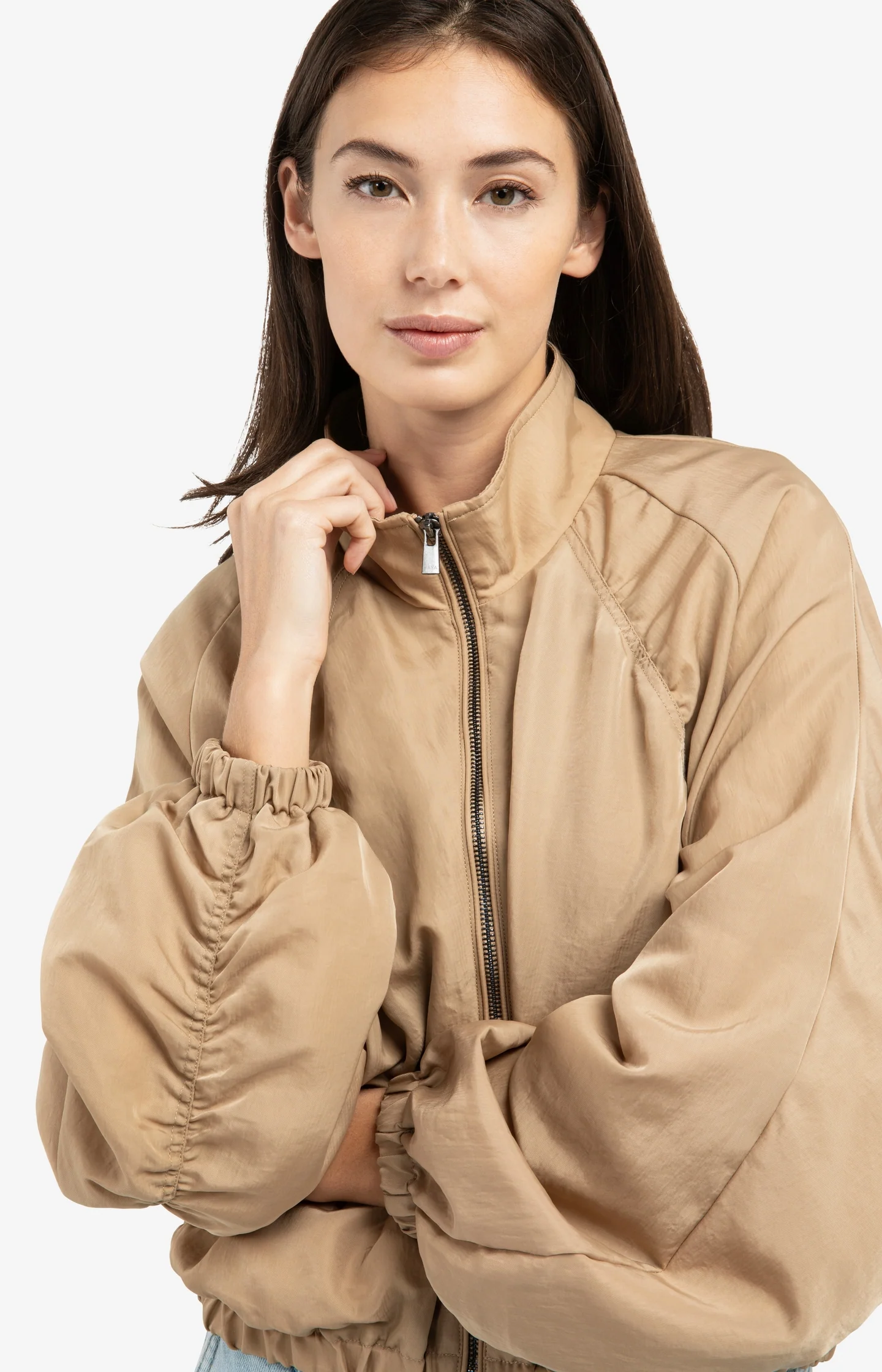 Short oversized jacket with pleated details - Image 7