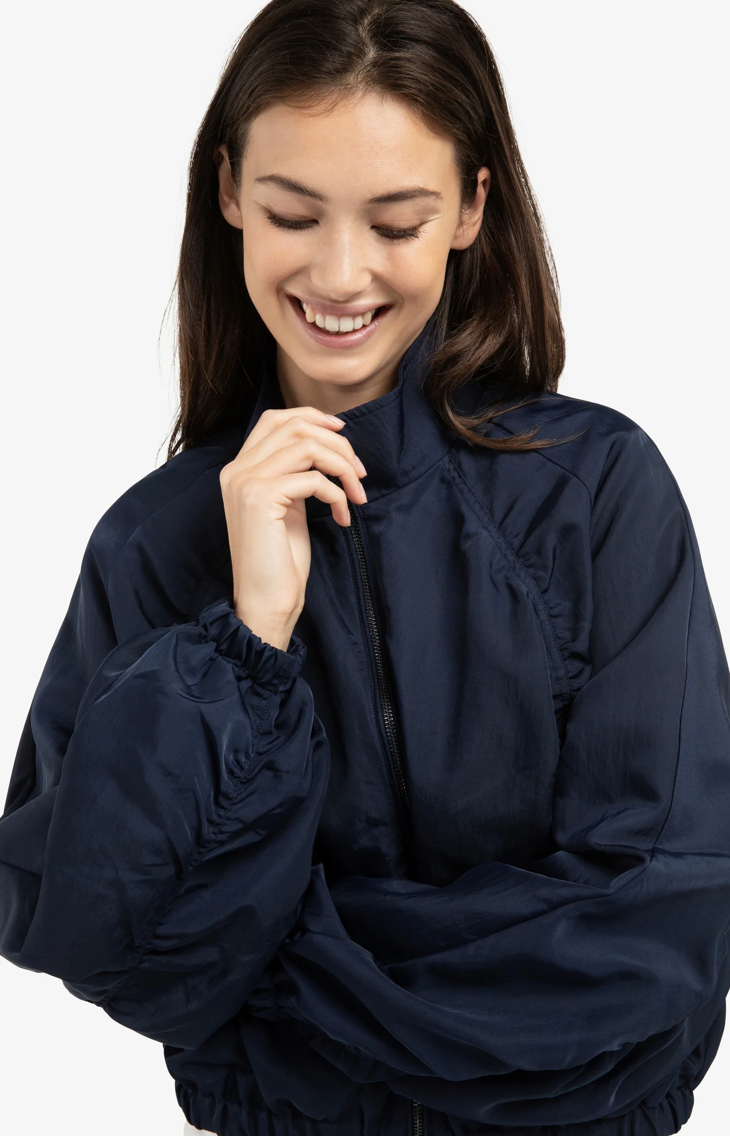 Short oversized jacket with pleated details - Image 5