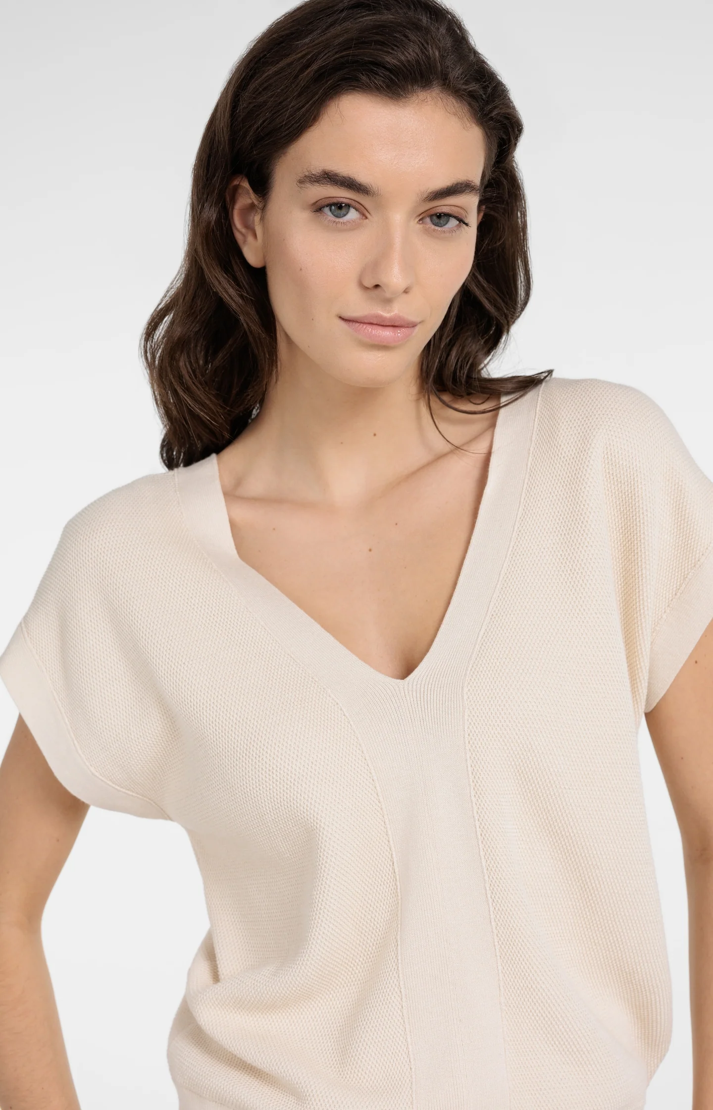 Short-sleeved sweater with double V-neck - Image 5