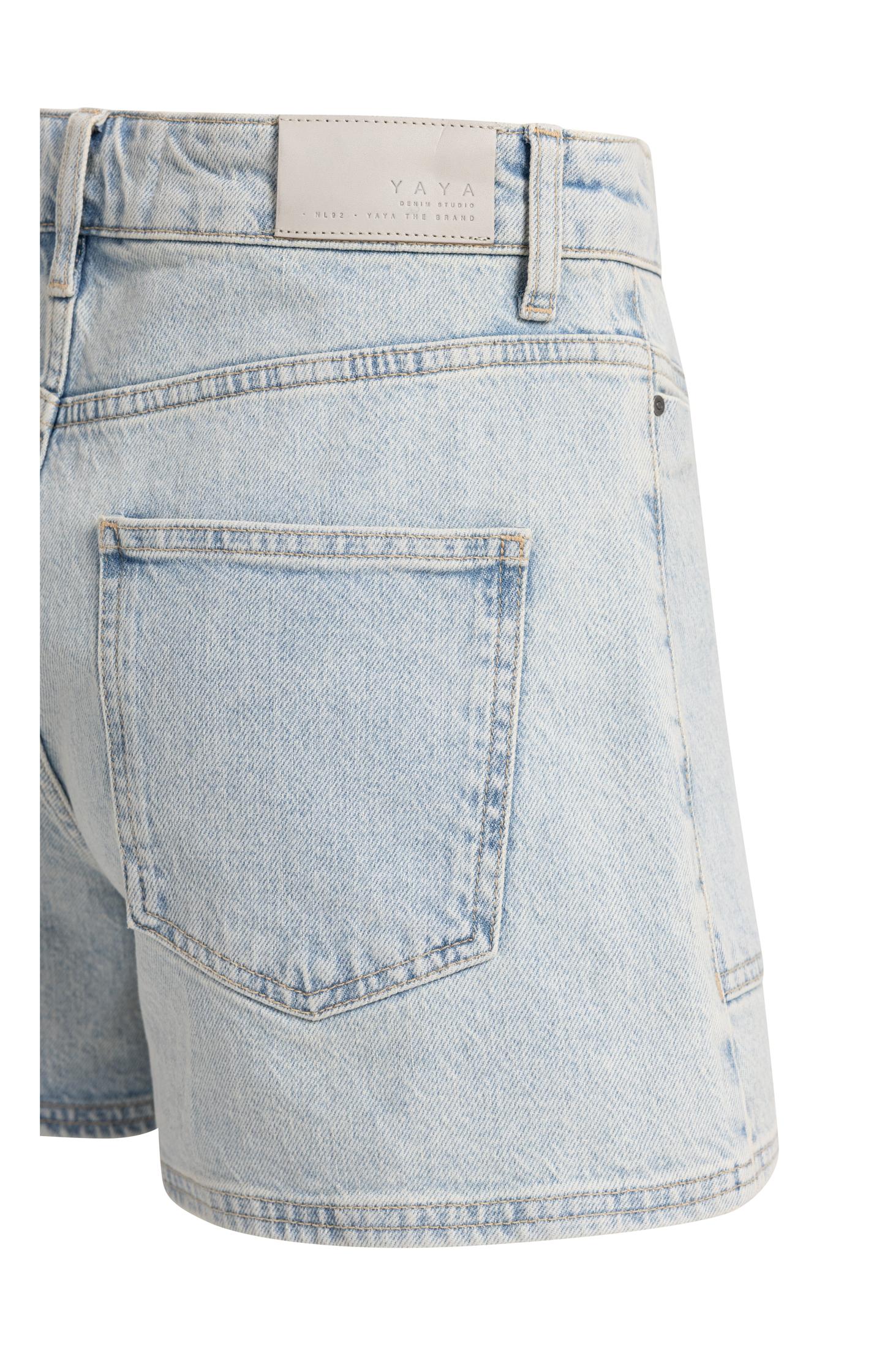 Shorts with pocket details - Image 8