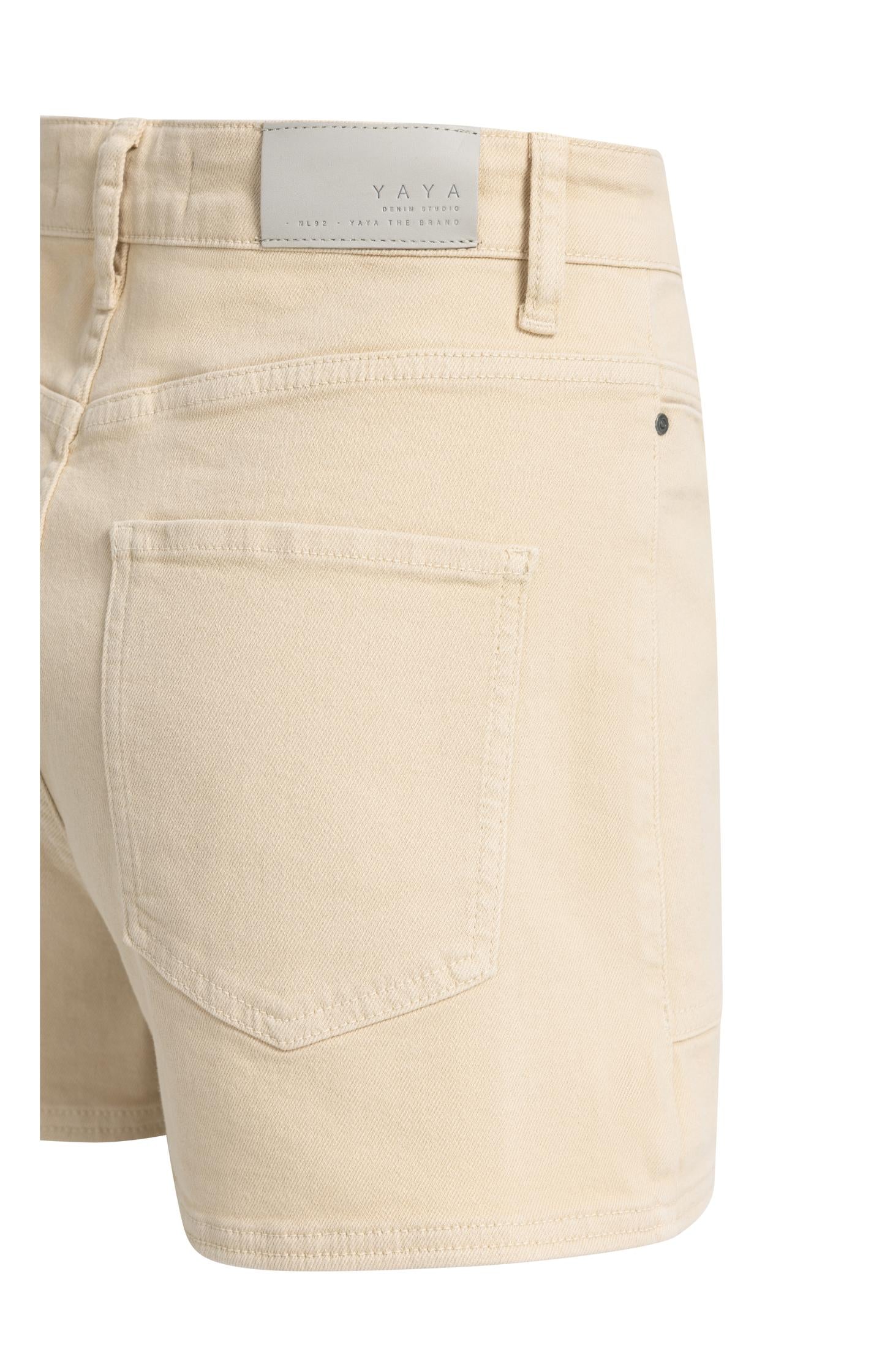 Shorts with pocket details - Image 8