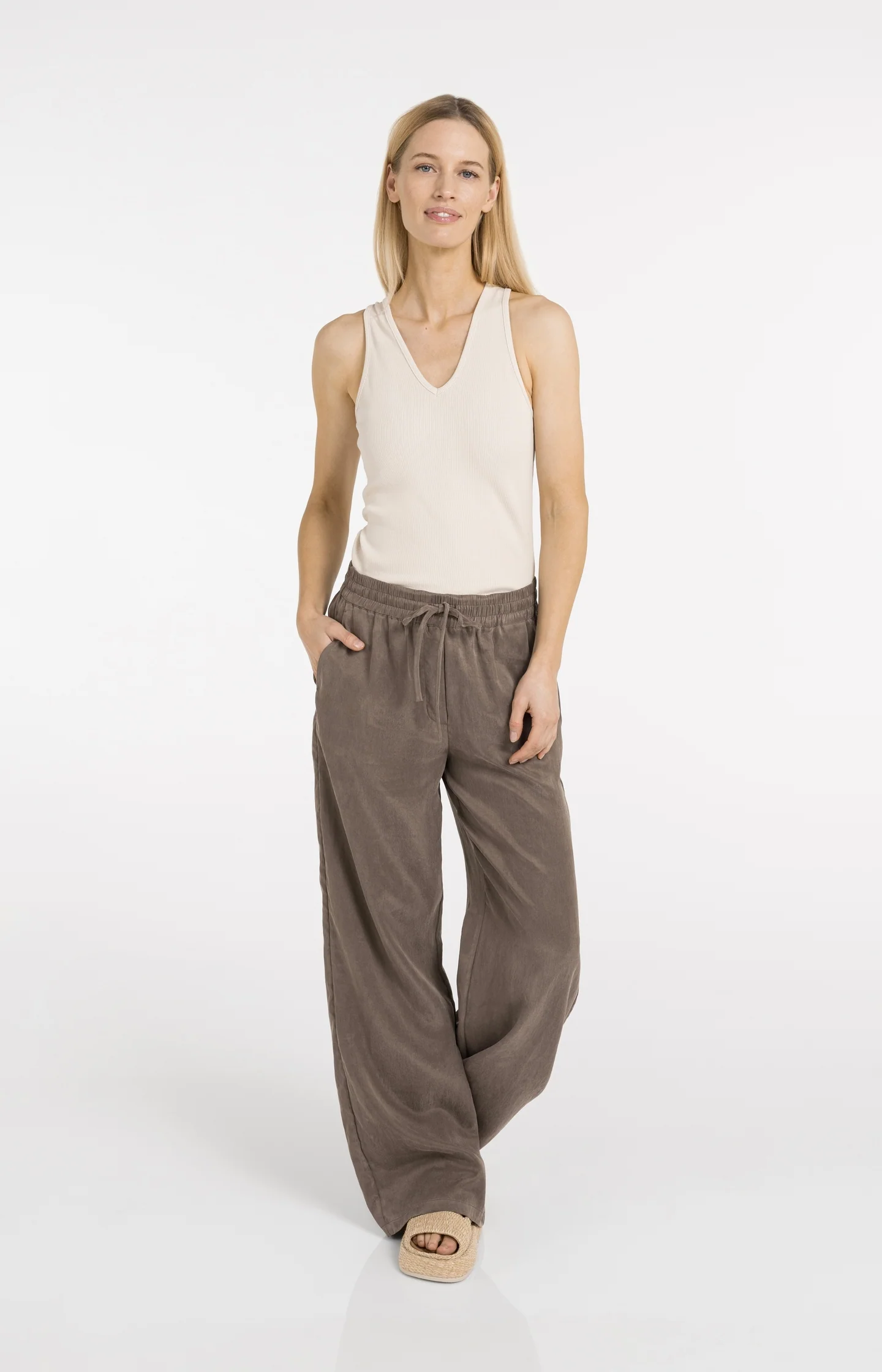 Singlet with crossed back detail - Image 5