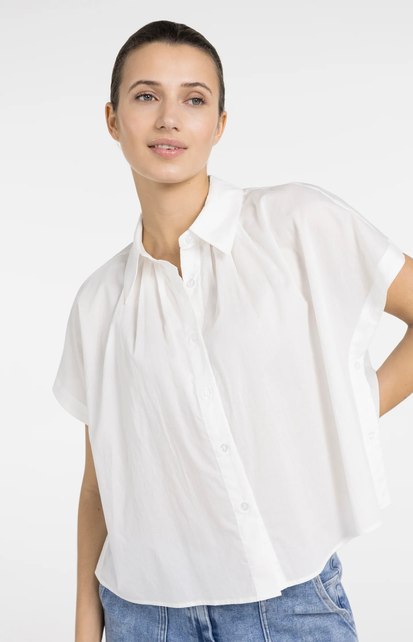 Sleeveless blouse with button details - Image 5