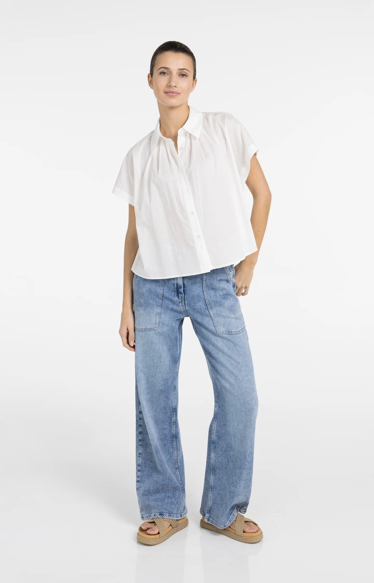 Sleeveless blouse with button details - Image 6