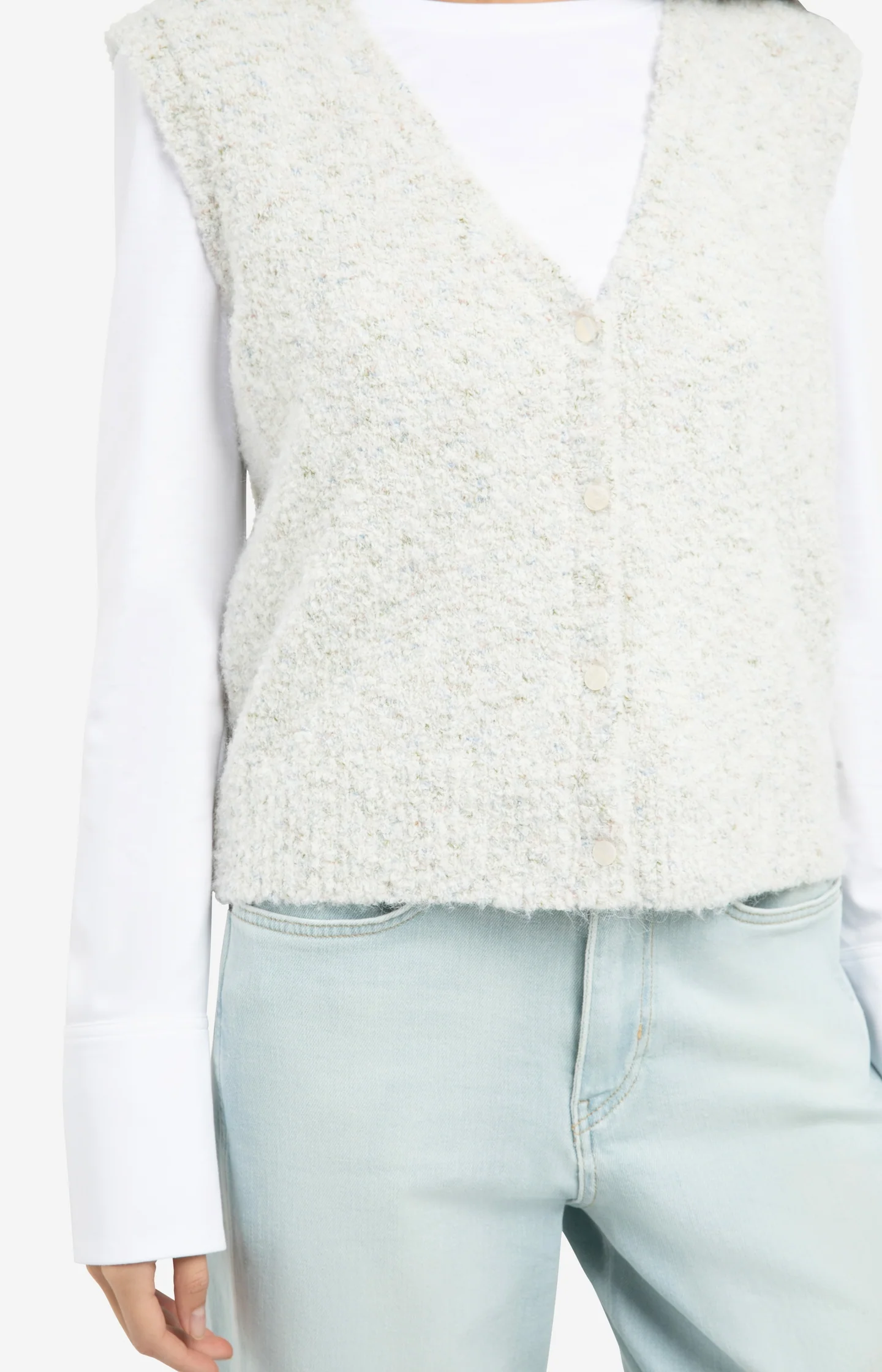 Sleeveless bouclé cardigan with buttons and color accents - Image 5