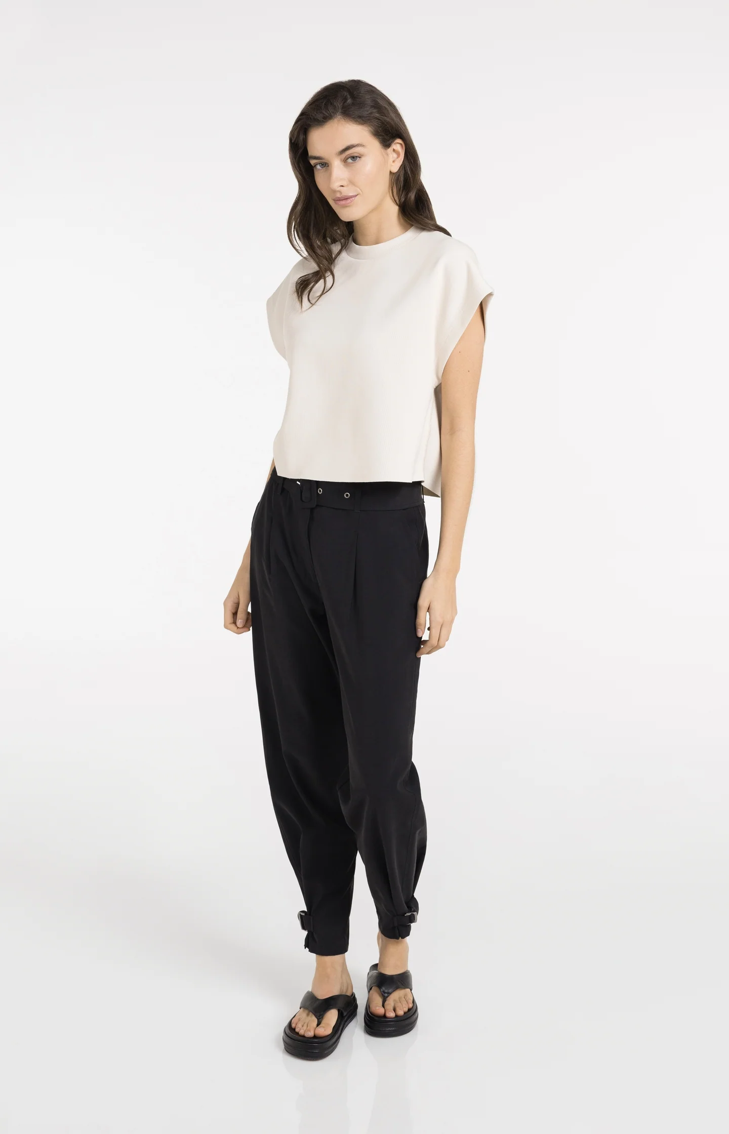 Sleeveless boxy sweatshirt with ribbed details - Image 6