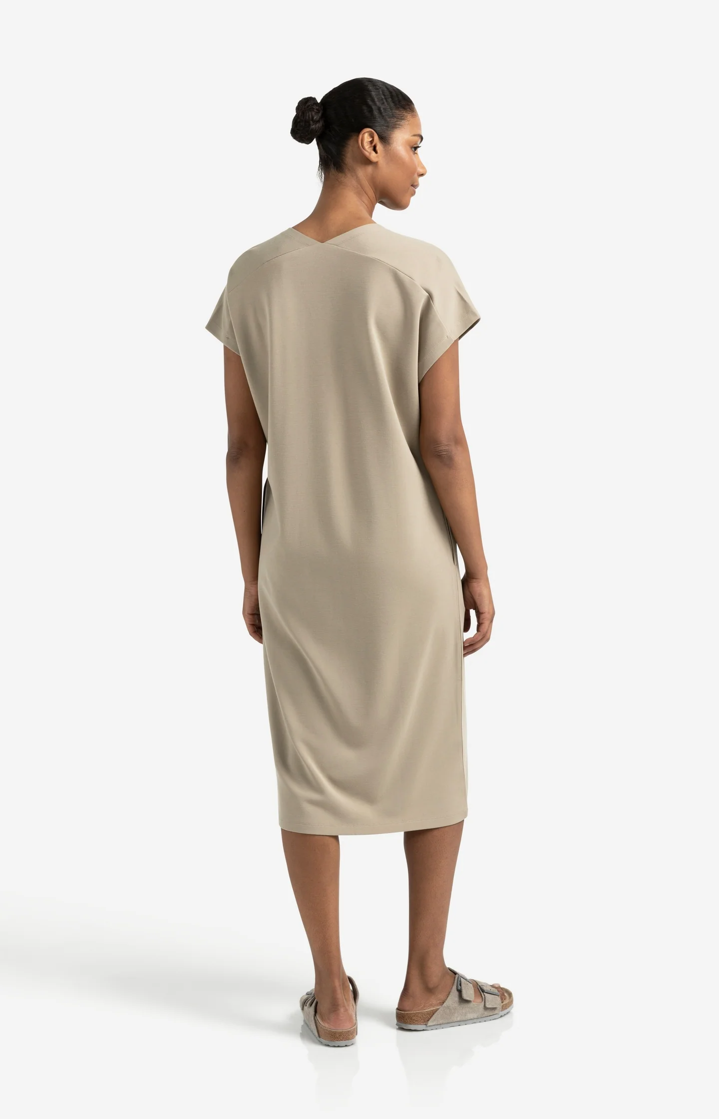 Sleeveless dress with double V-neck and front slit - Image 5