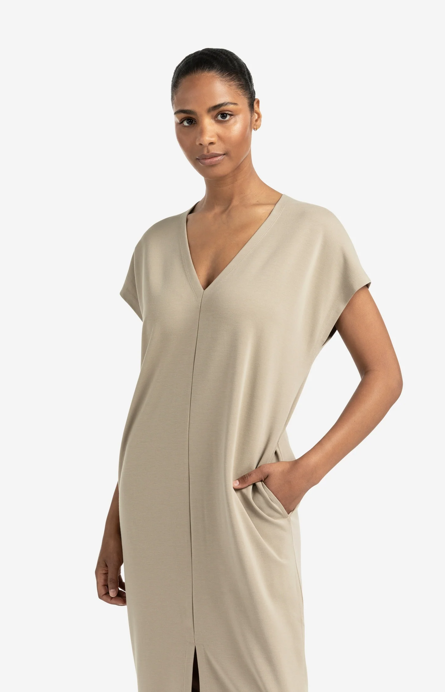 Sleeveless dress with double V-neck and front slit - Image 6