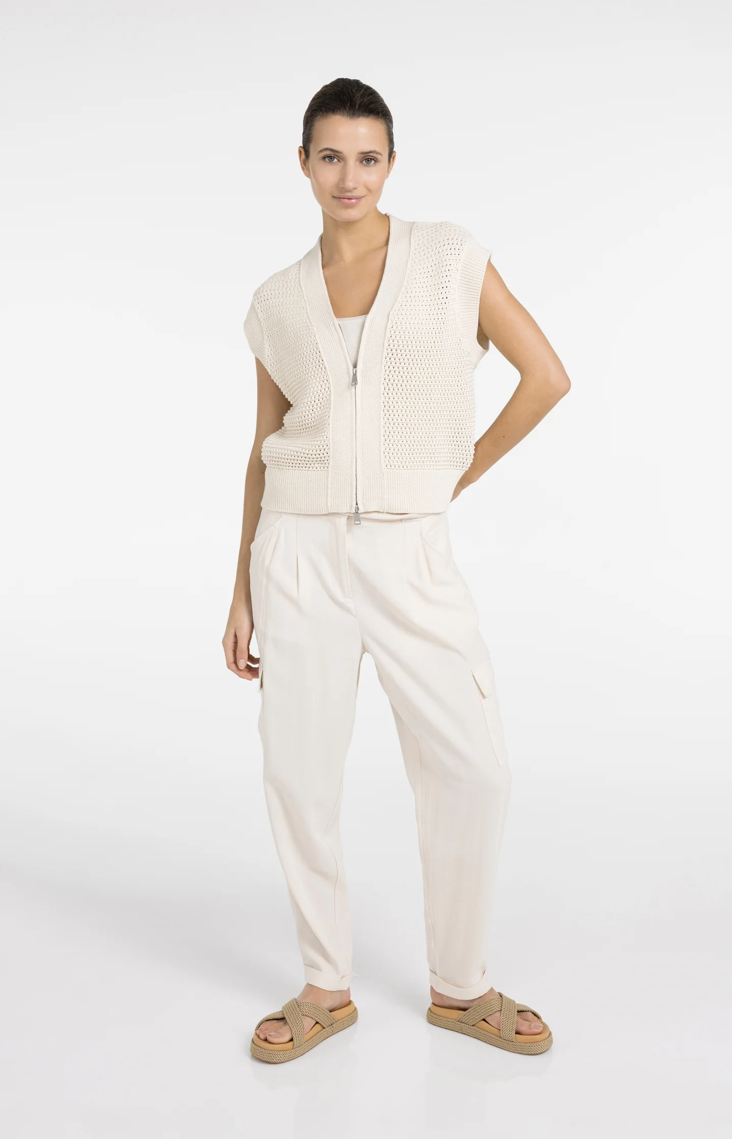 Sleeveless mesh knit cardigan with zipper closure - Image 6