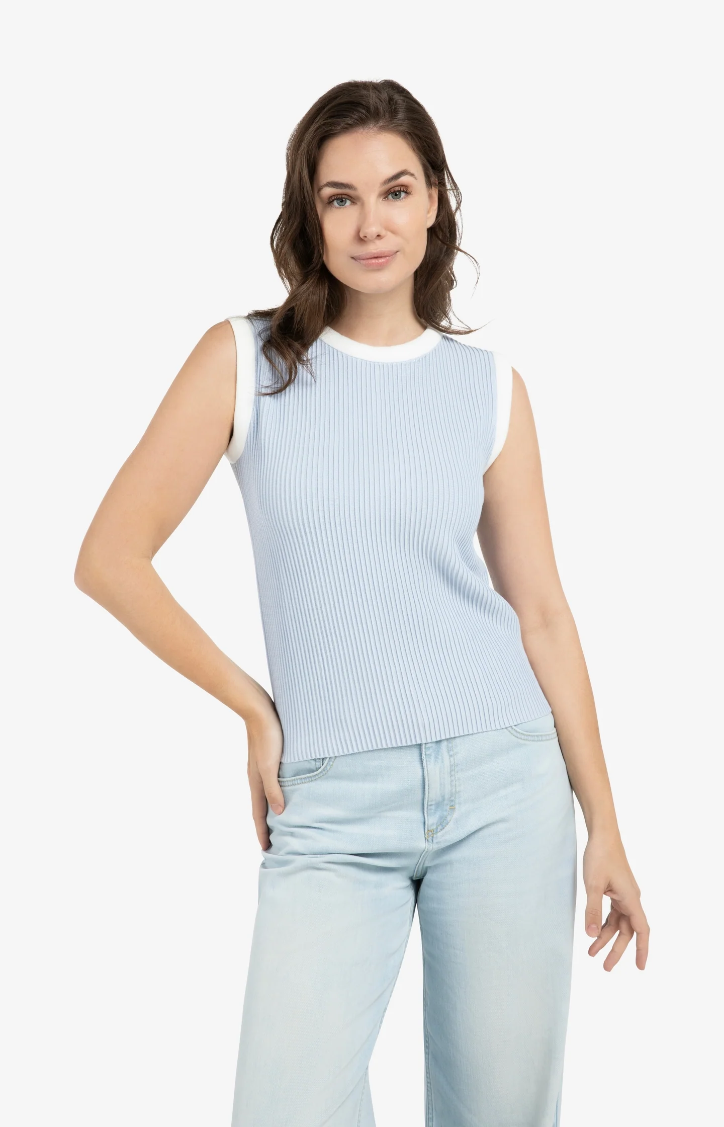 Sleeveless ribbed sweater with crew neckline