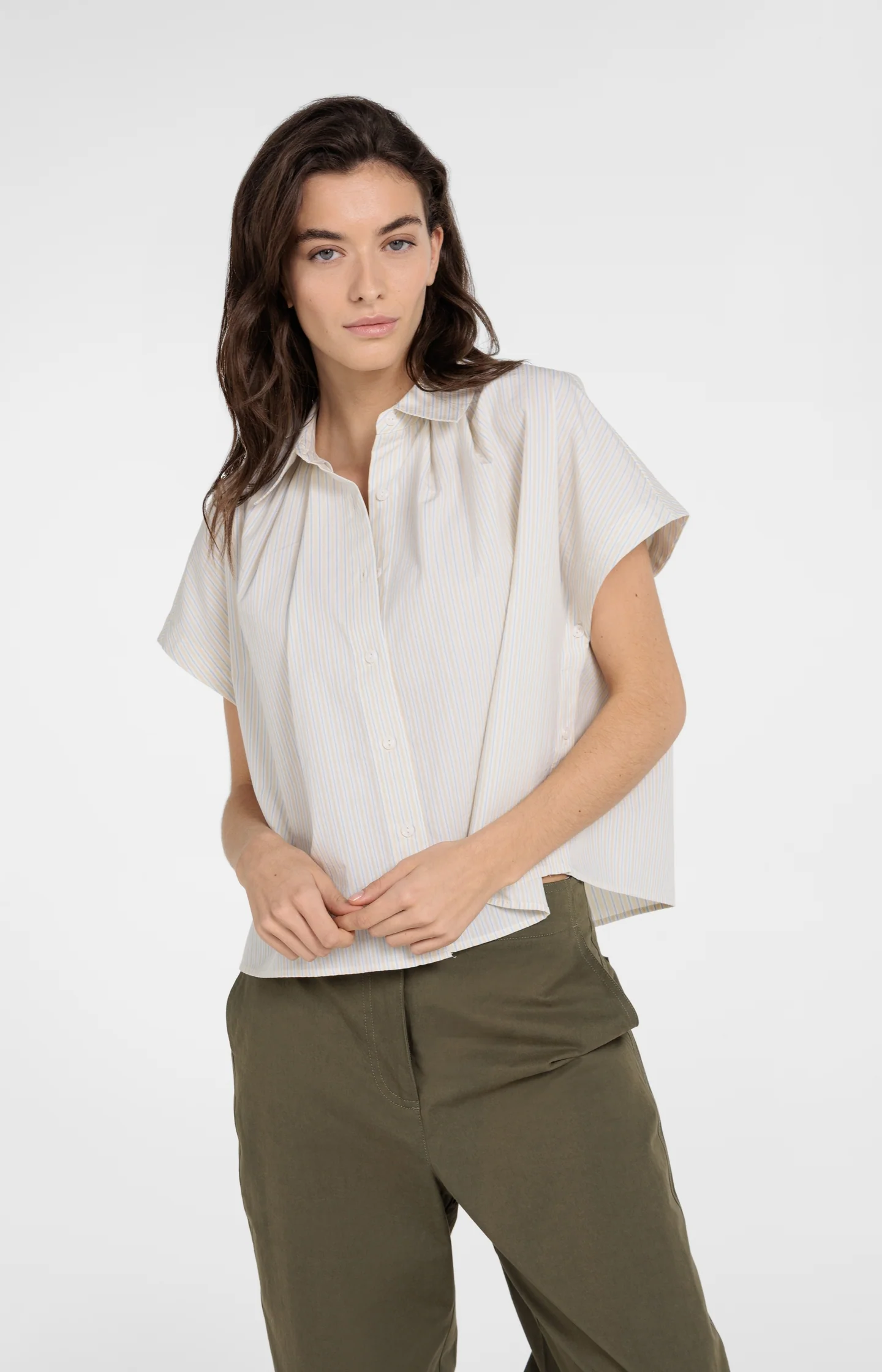 Sleeveless striped blouse with button detail - Image 3