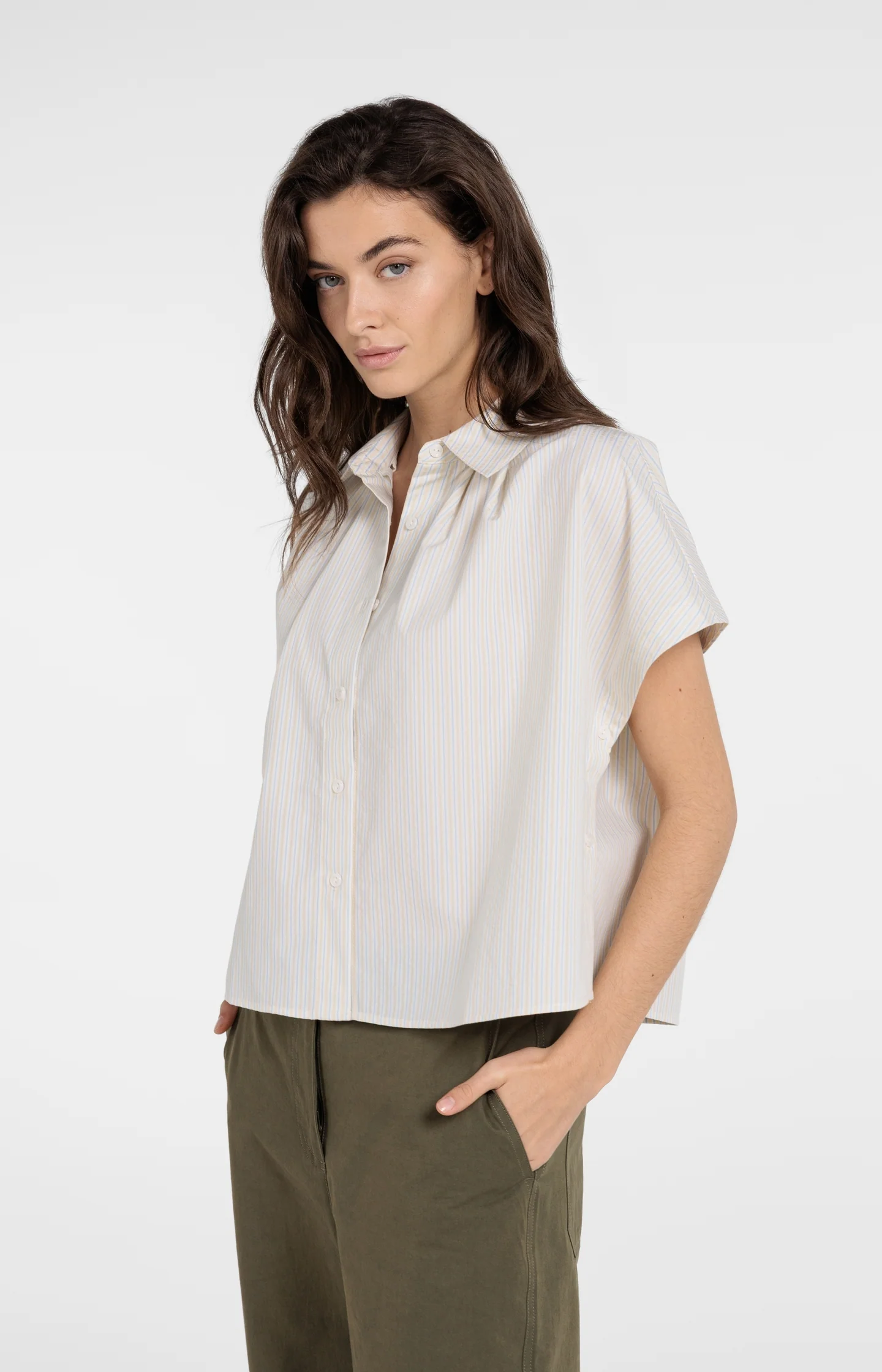 Sleeveless striped blouse with button detail - Image 4